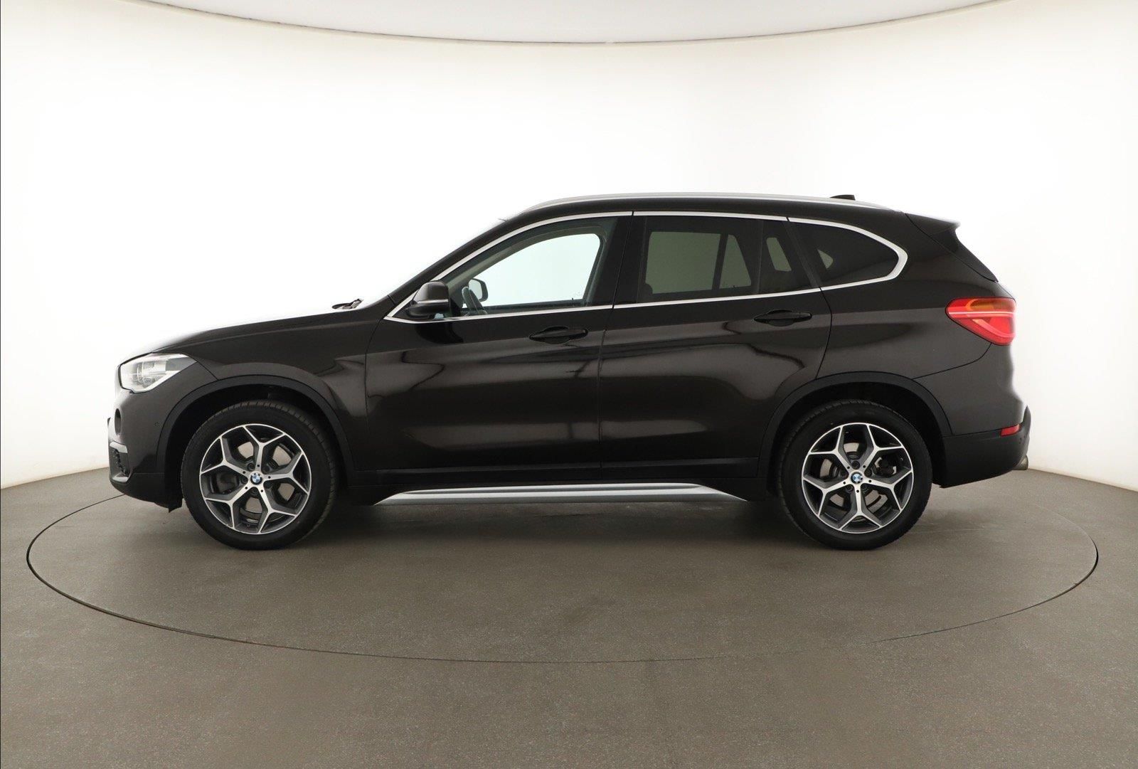 BMW X1, xDrive20i, 4X4, Automat - fotka 3