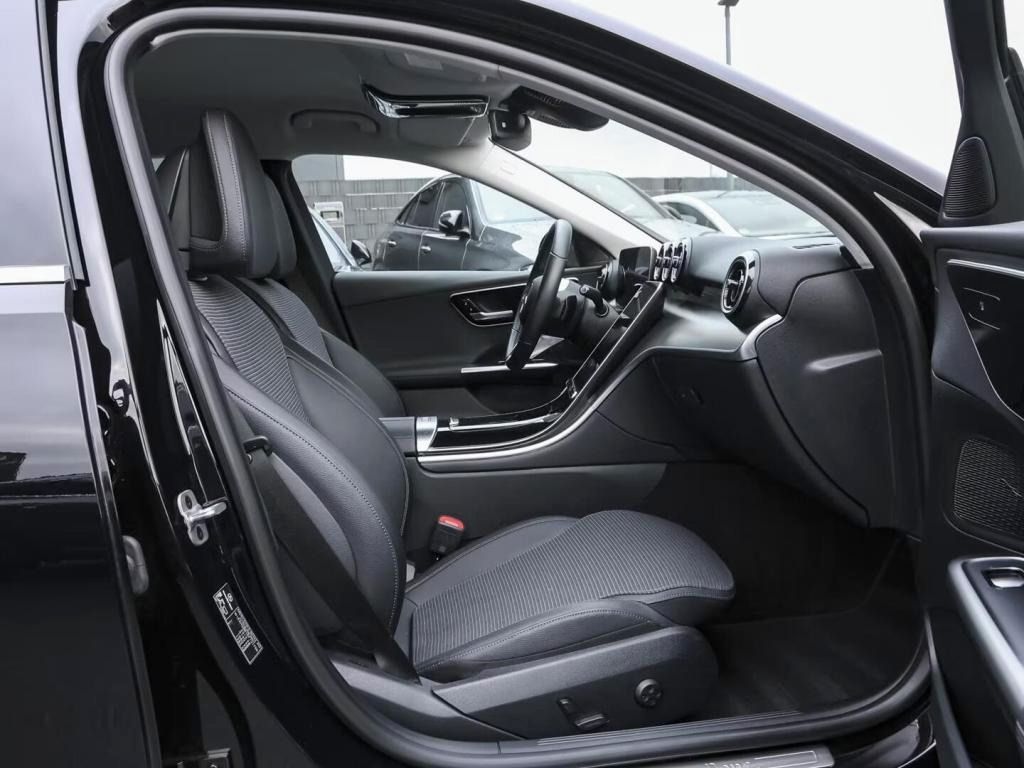 Mercedes-Benz Třídy C, 180 T Avantgarde*Kamera* - fotka 6