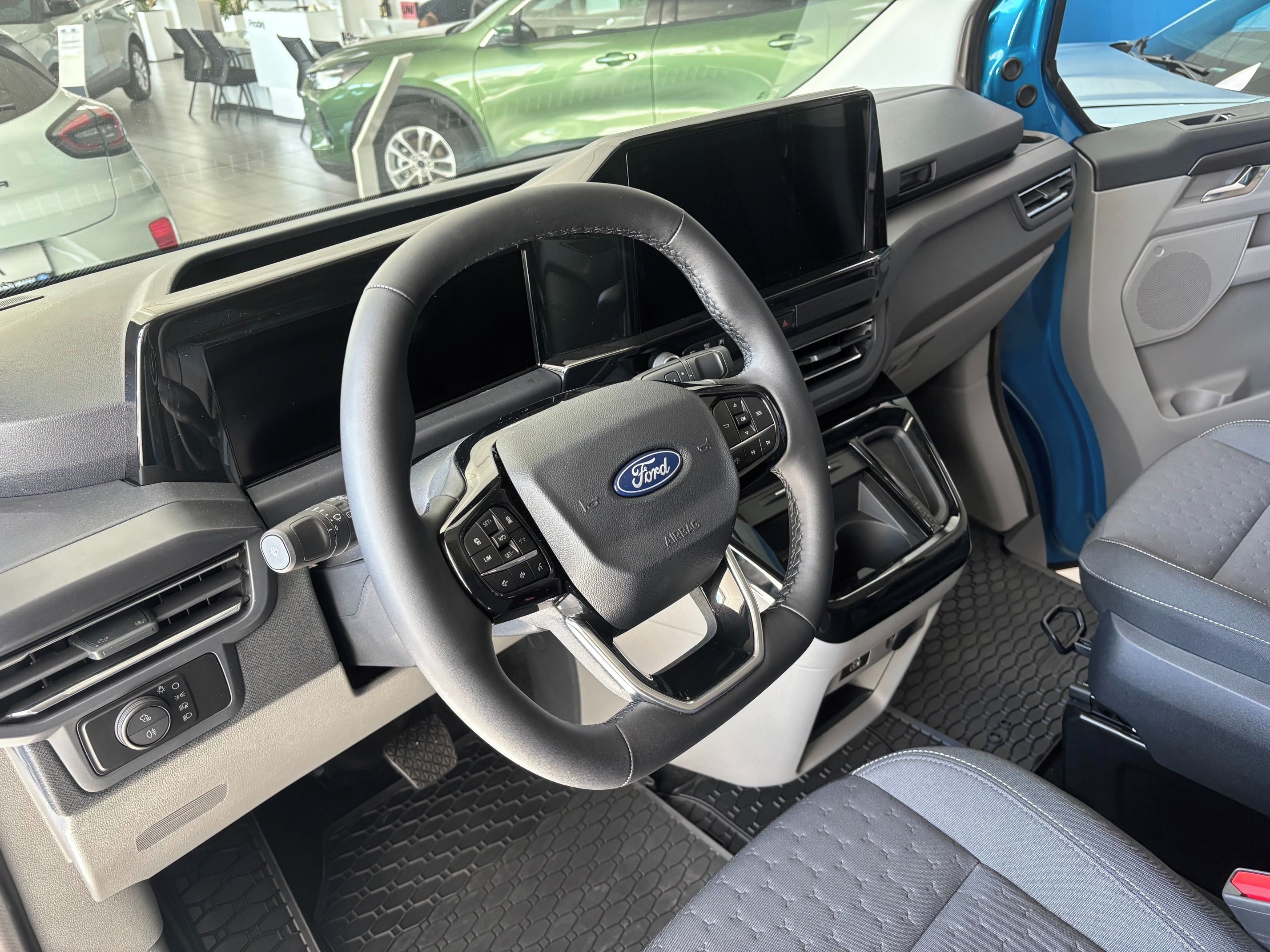 Ford Tourneo Custom, Titanium L2 2.0 EcoBlue 170k - fotka 4