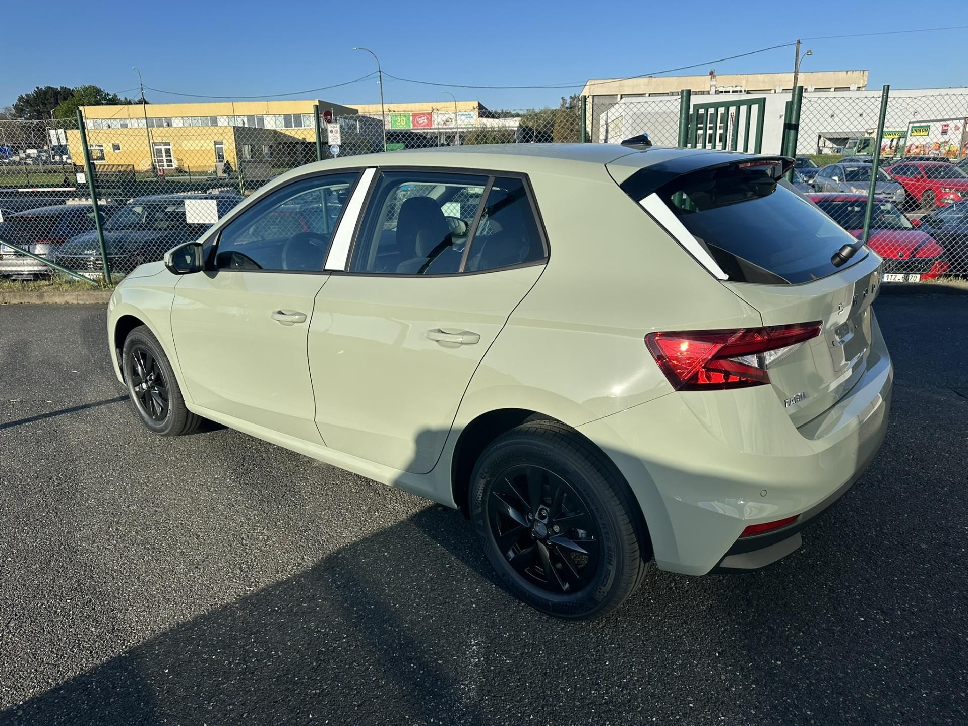 Škoda Fabia, CLASSIC 1.0TSI 85kW + tažné - fotka 4