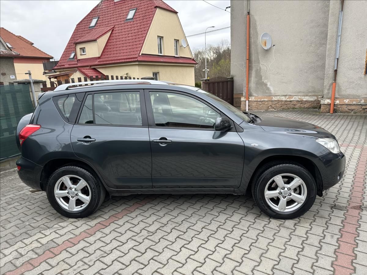 Toyota Rav4, 2,2 D-4D BEZ KOROZE PO SERVISE - fotka 2