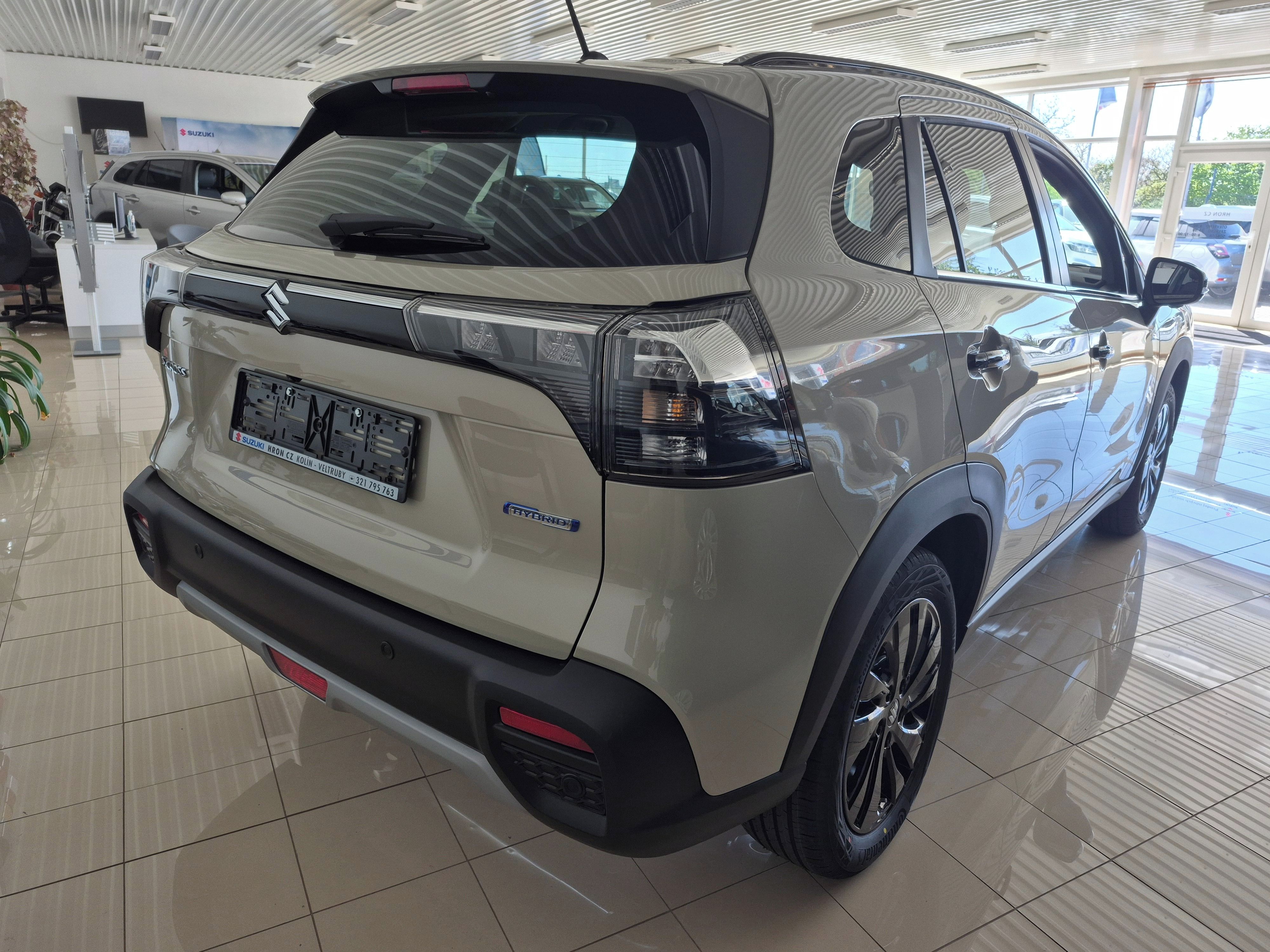 Suzuki S-Cross, 1,4 Elegance 4x4 Black - fotka 6
