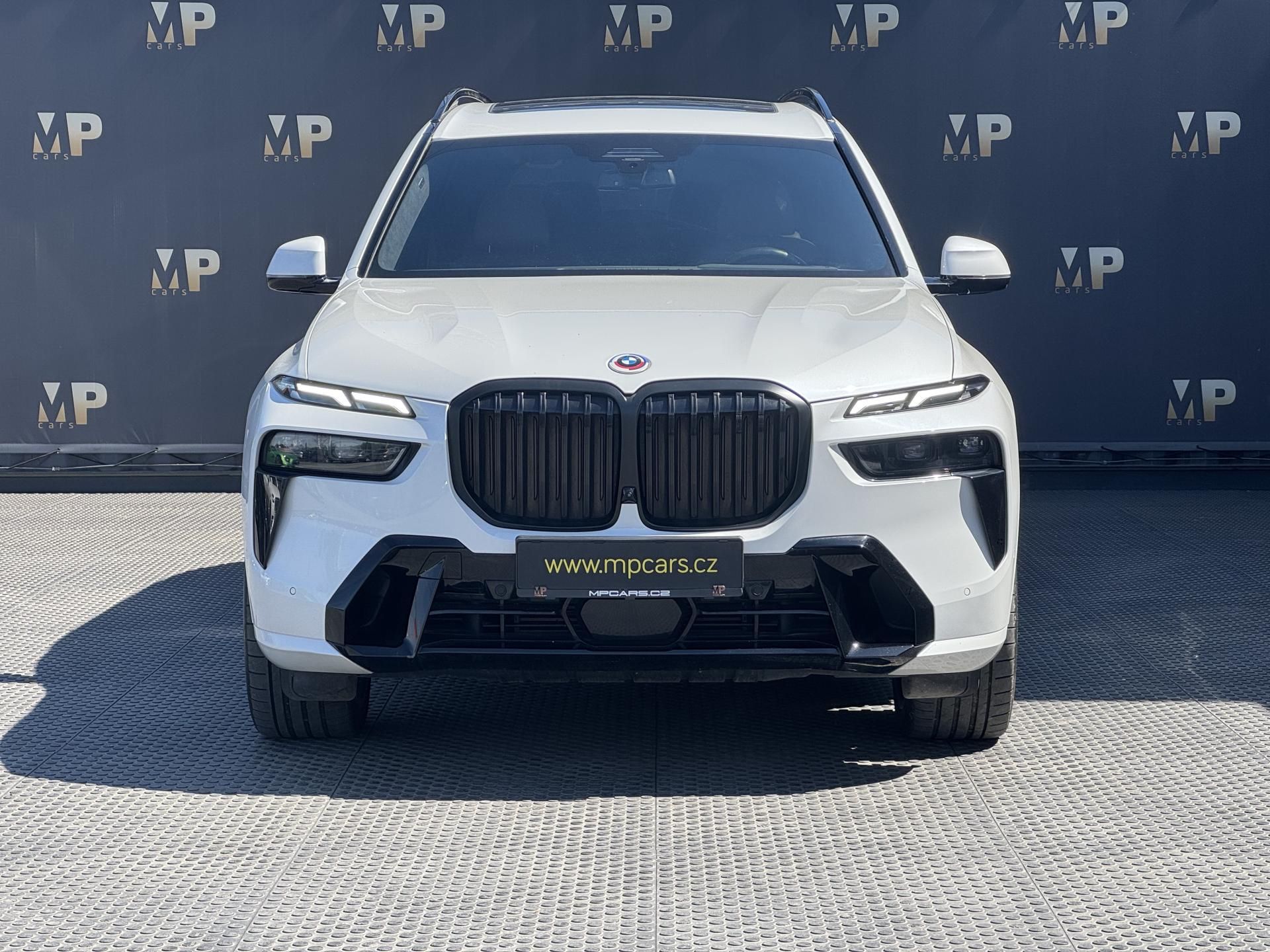 BMW X7, 40d 250kw M-Packet - fotka 2