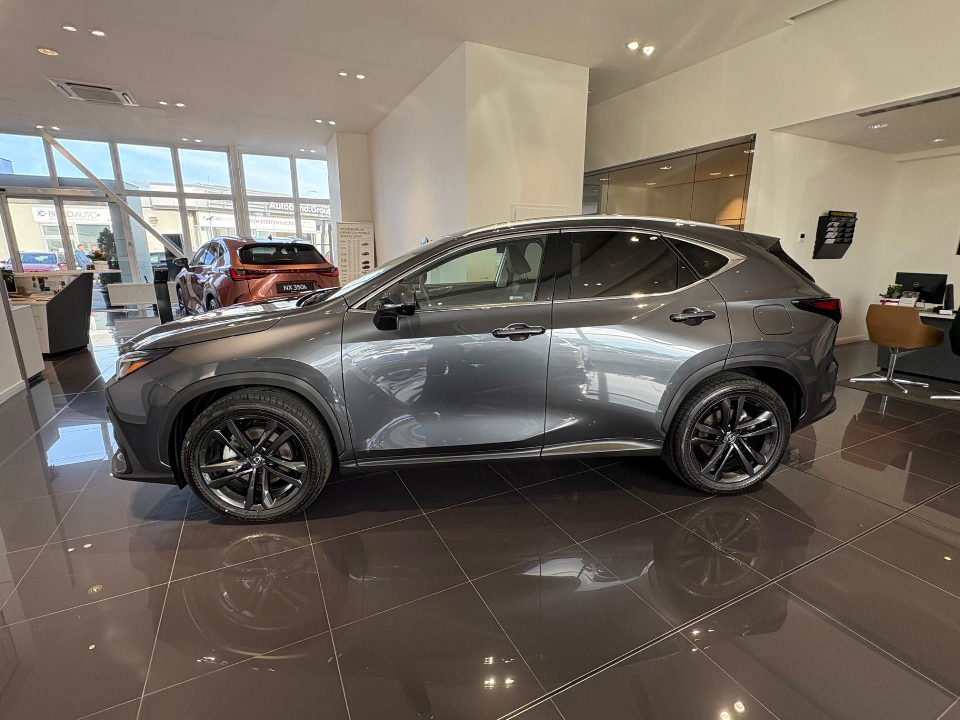 Lexus NX 350h, Prestige 4x4 - fotka 5