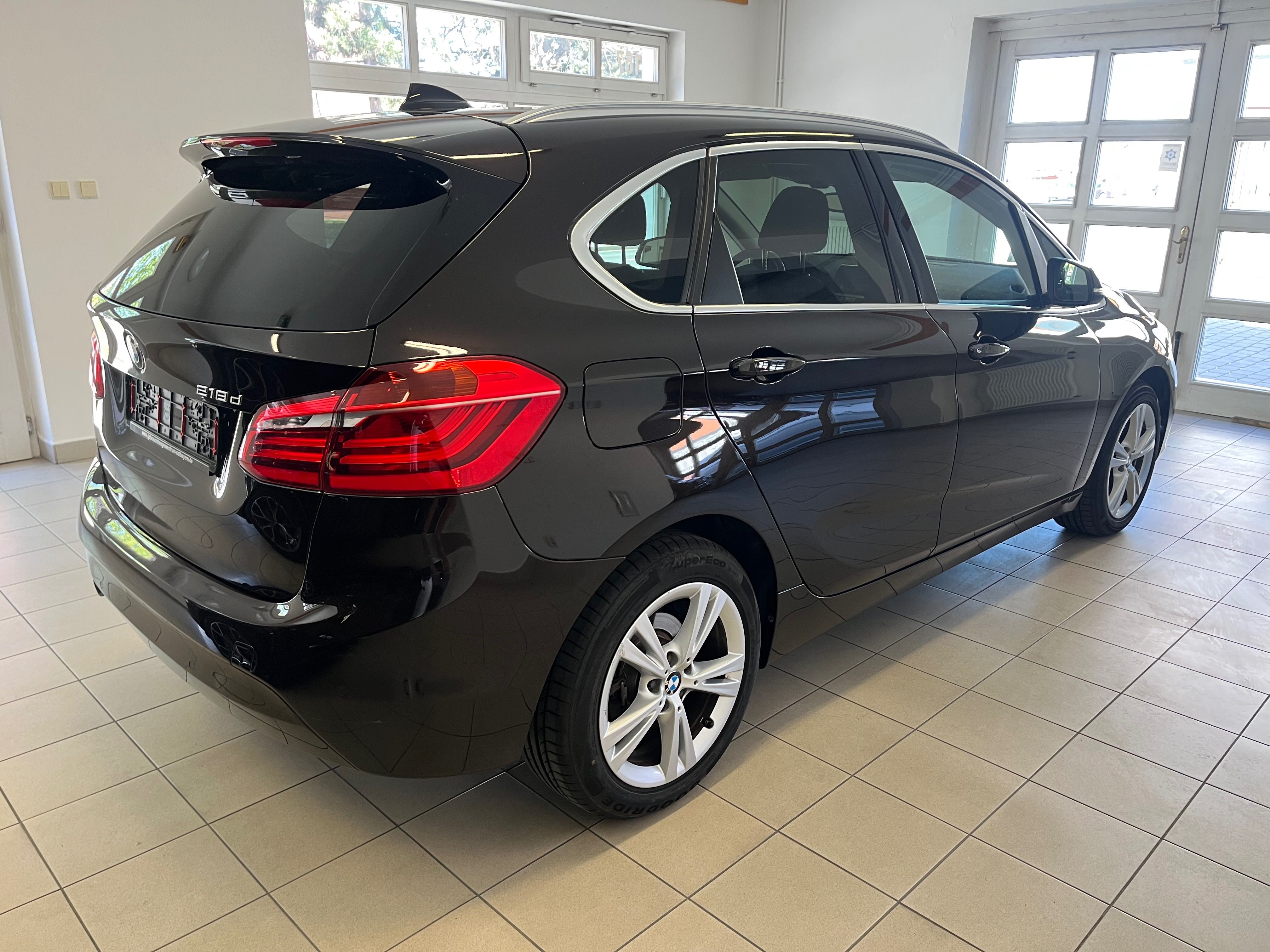 BMW Řada 2, 218d Active Tourer  LED - fotka 5