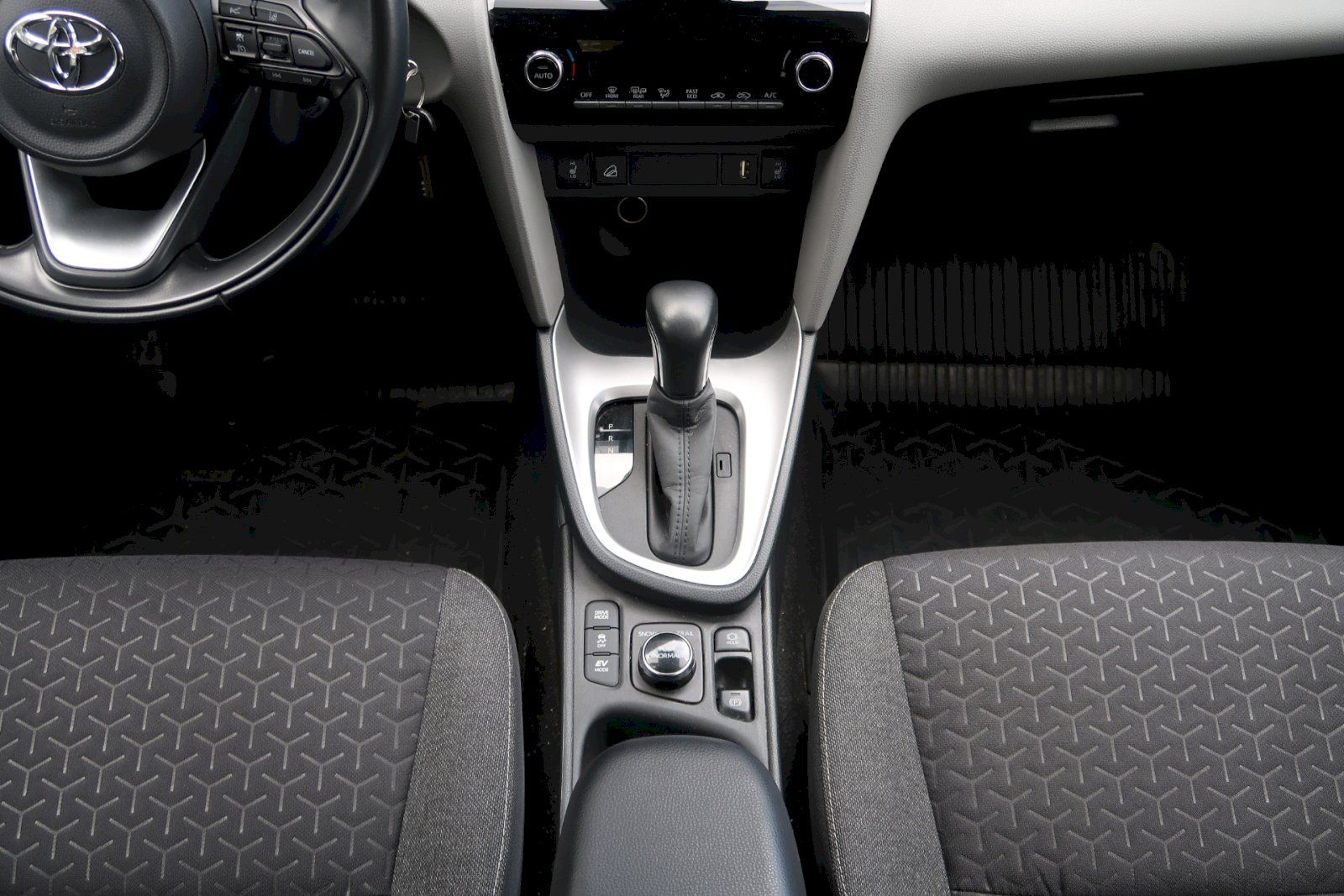 Toyota Yaris, YARIS CROSS Comfort 1,5 /85 kW - fotka 6
