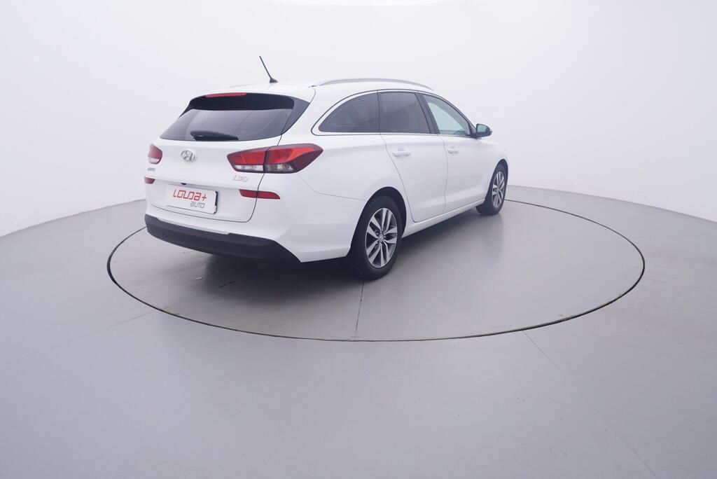 Hyundai i30, Style 1.6 CRDI 81 kW - fotka 5
