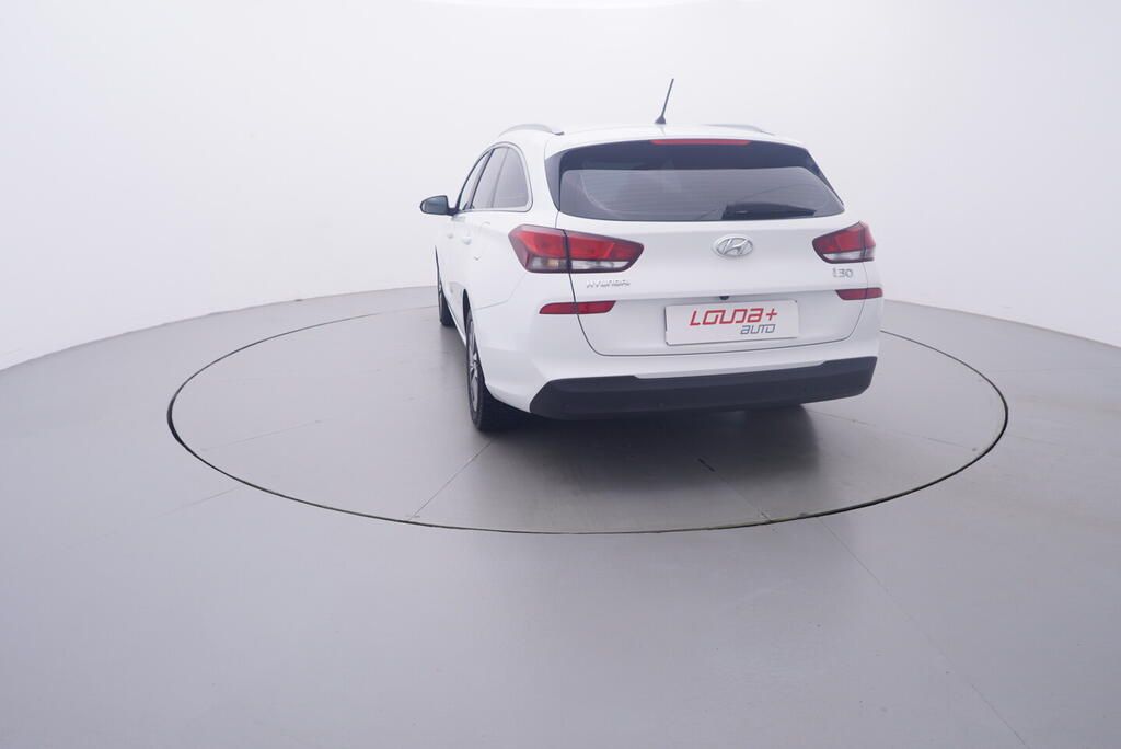 Hyundai i30, Style 1.6 CRDI 81 kW - fotka 4