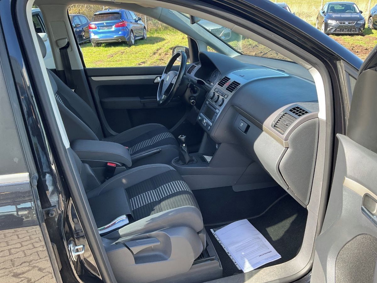 Volkswagen Touran, 1.6Mpi 75KW UNITED TAŽNÉ7-MÍST - fotka 2