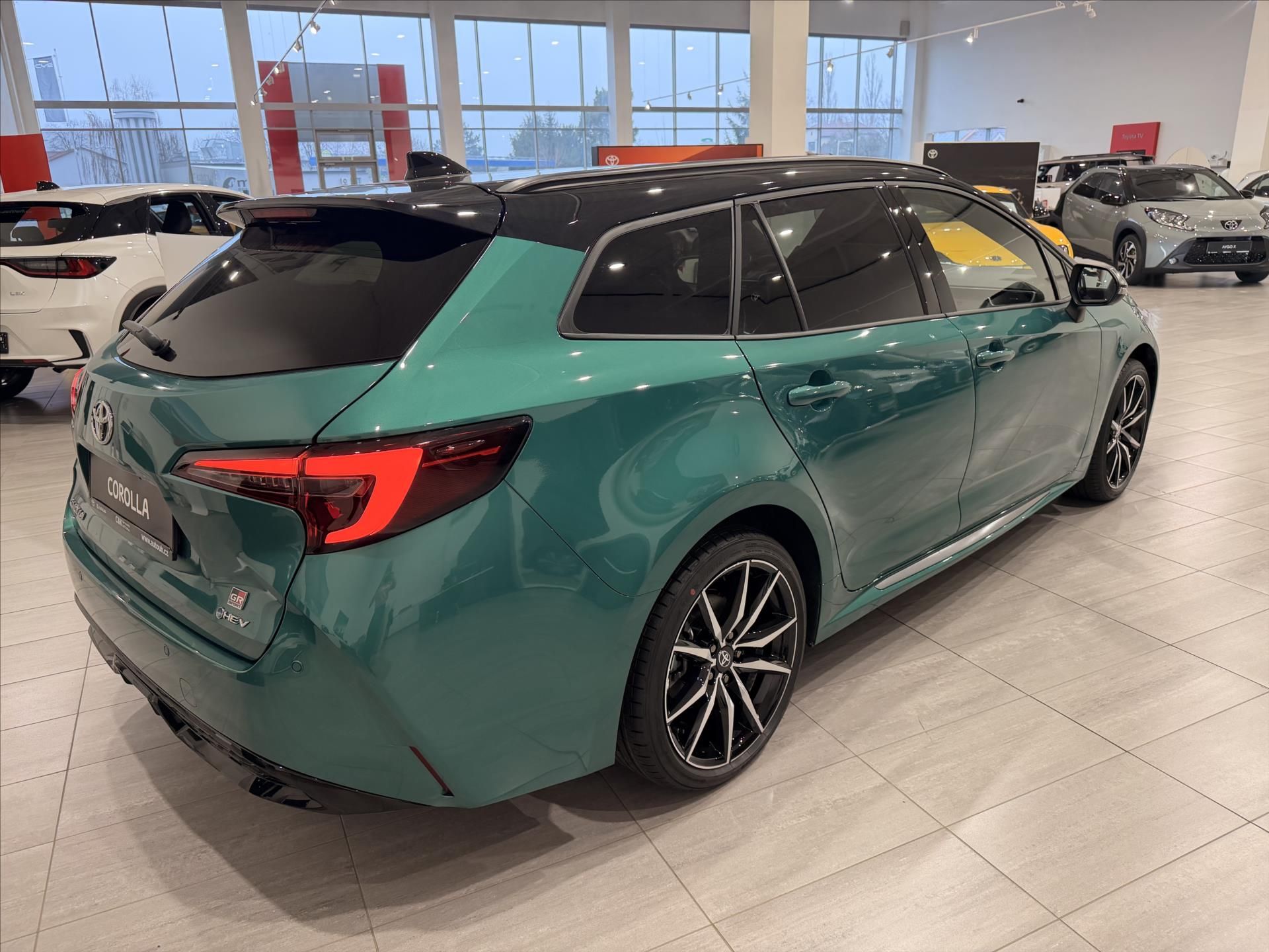 Toyota Corolla, 1,8 Hybrid (140k) GR Sport - fotka 6