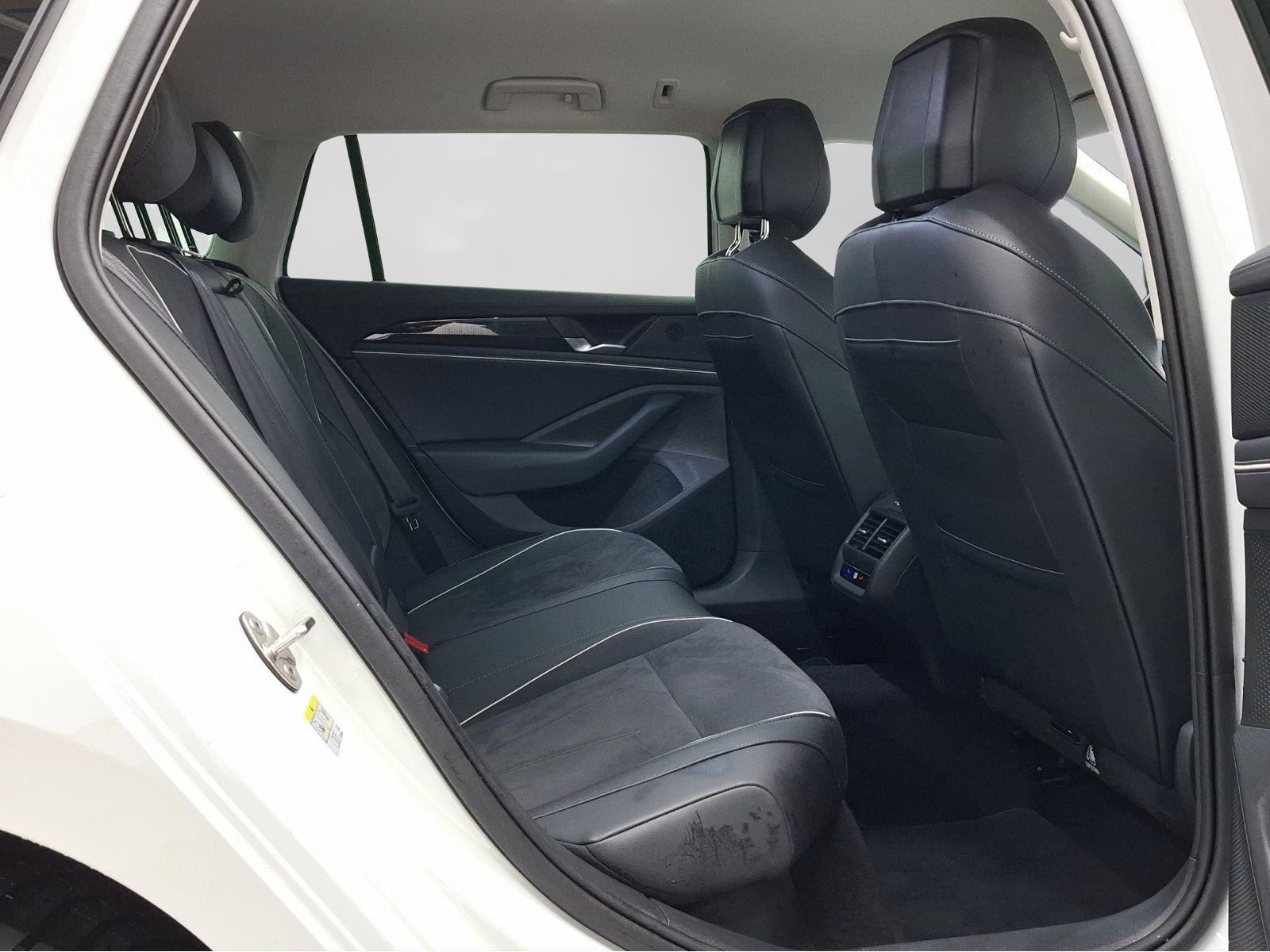 Volkswagen Passat Variant, 1.5 TSI eHybrid BUSINESS - fotka 4