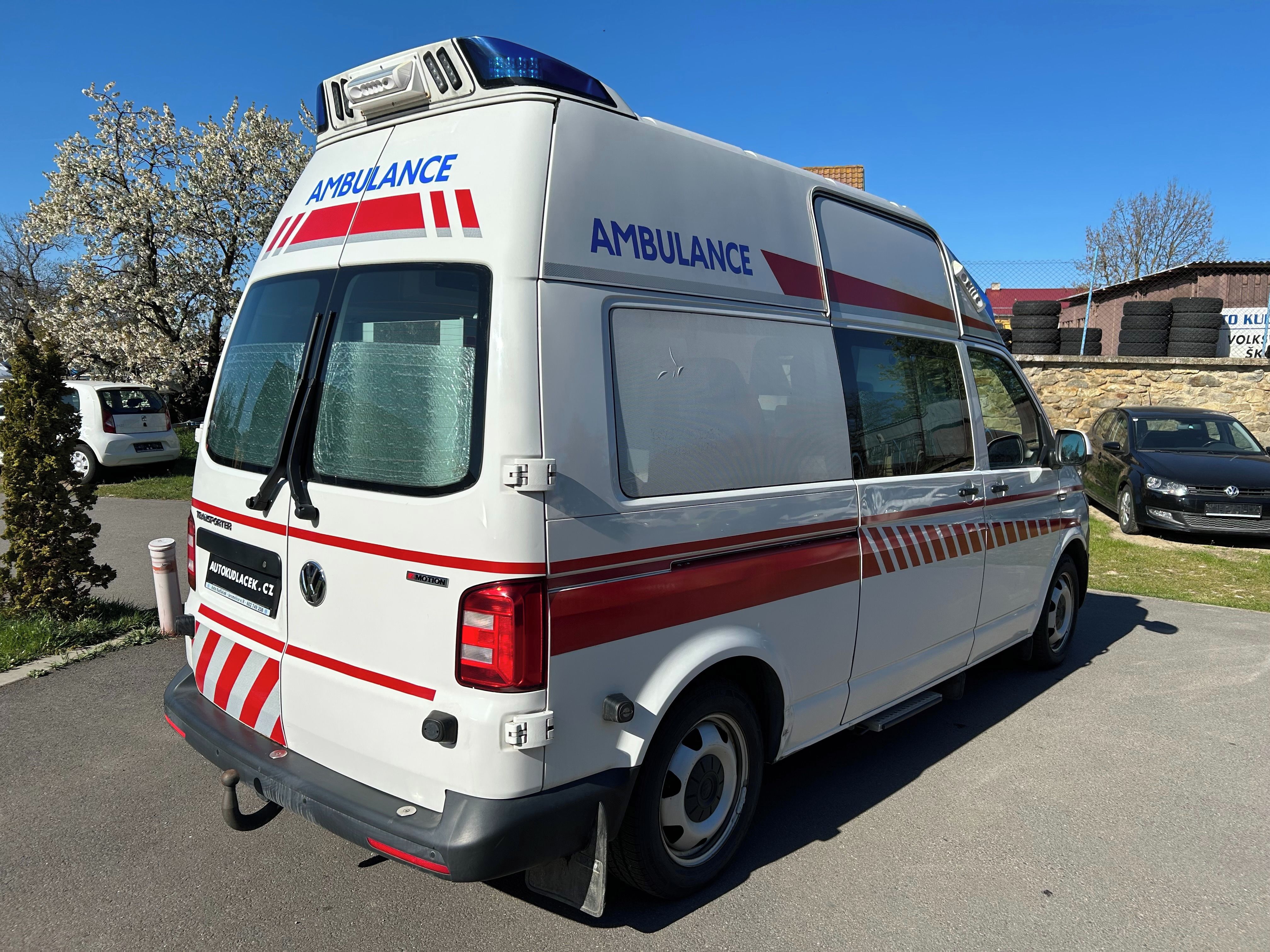 Volkswagen Transporter, T6 - 2.0 TDI Sanitní vůz 4x4 - fotka 3
