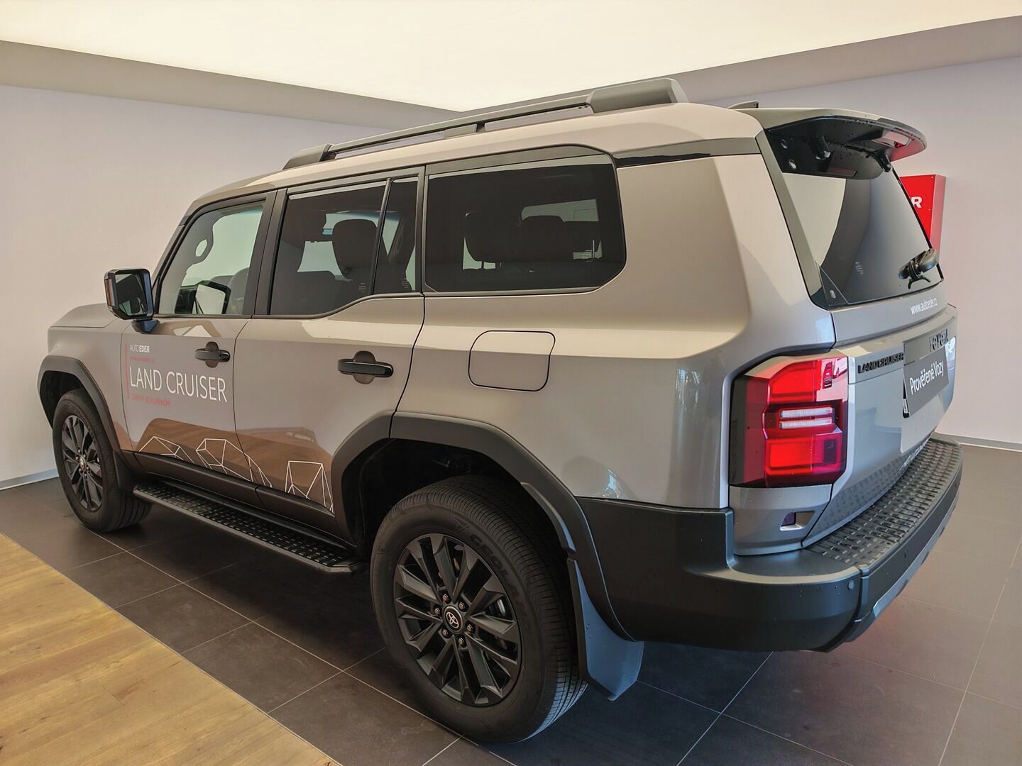 Toyota Land Cruiser, 48V MHEV Executive Skyview - fotka 6