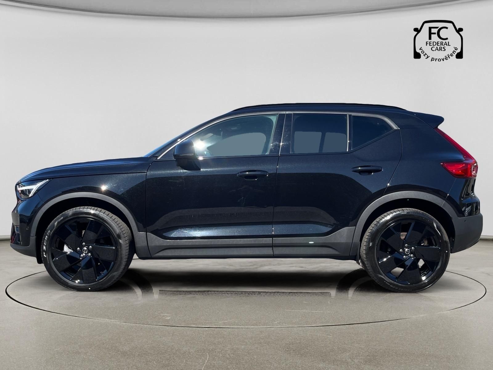 Volvo XC40, B3 FWD Black Edition + kola - fotka 2
