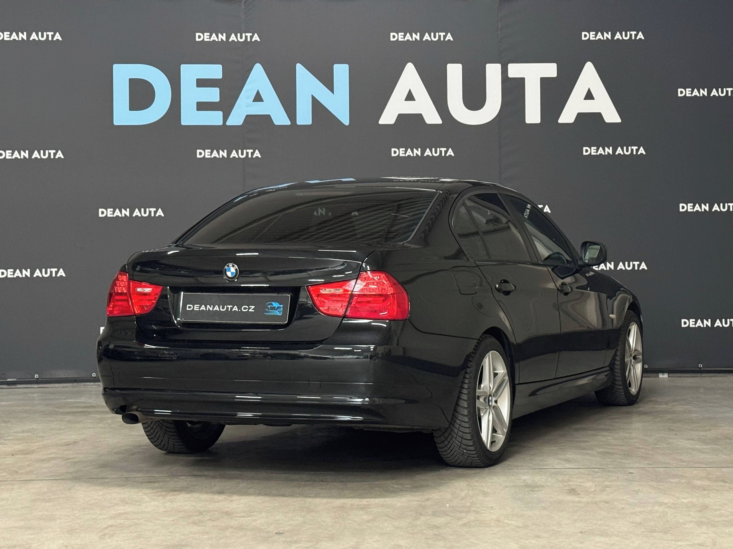 BMW Řada 3, 318d E90 LCI 105kw Aut. klima - fotka 3