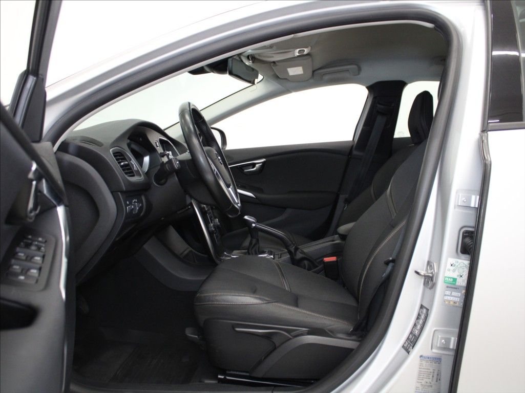 Volvo V40, 2,0 D3 110kW Cross Country LED - fotka 6