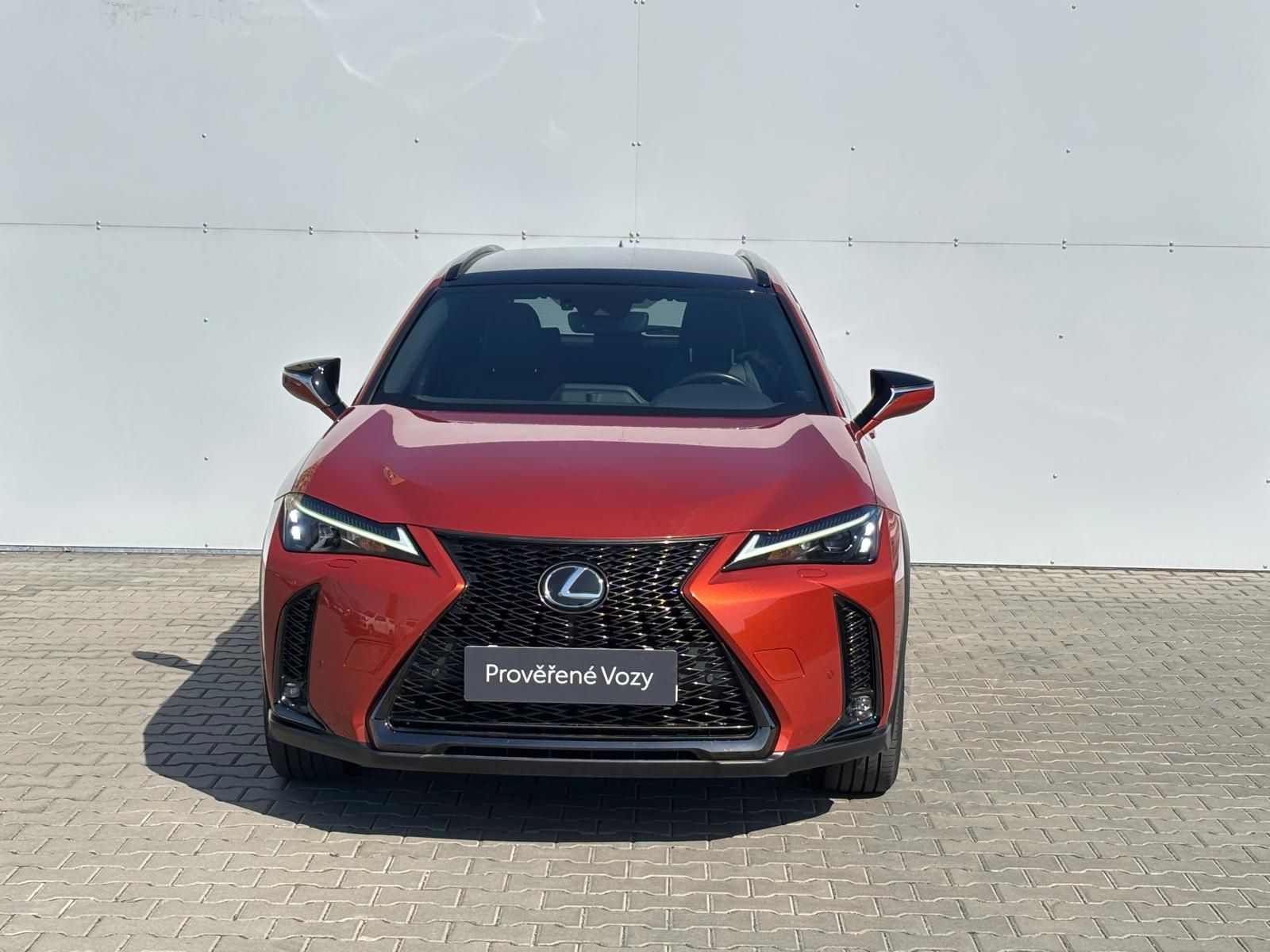 Lexus UX 250h, 2,0 HSD e-CVT F Sport Design E - fotka 4