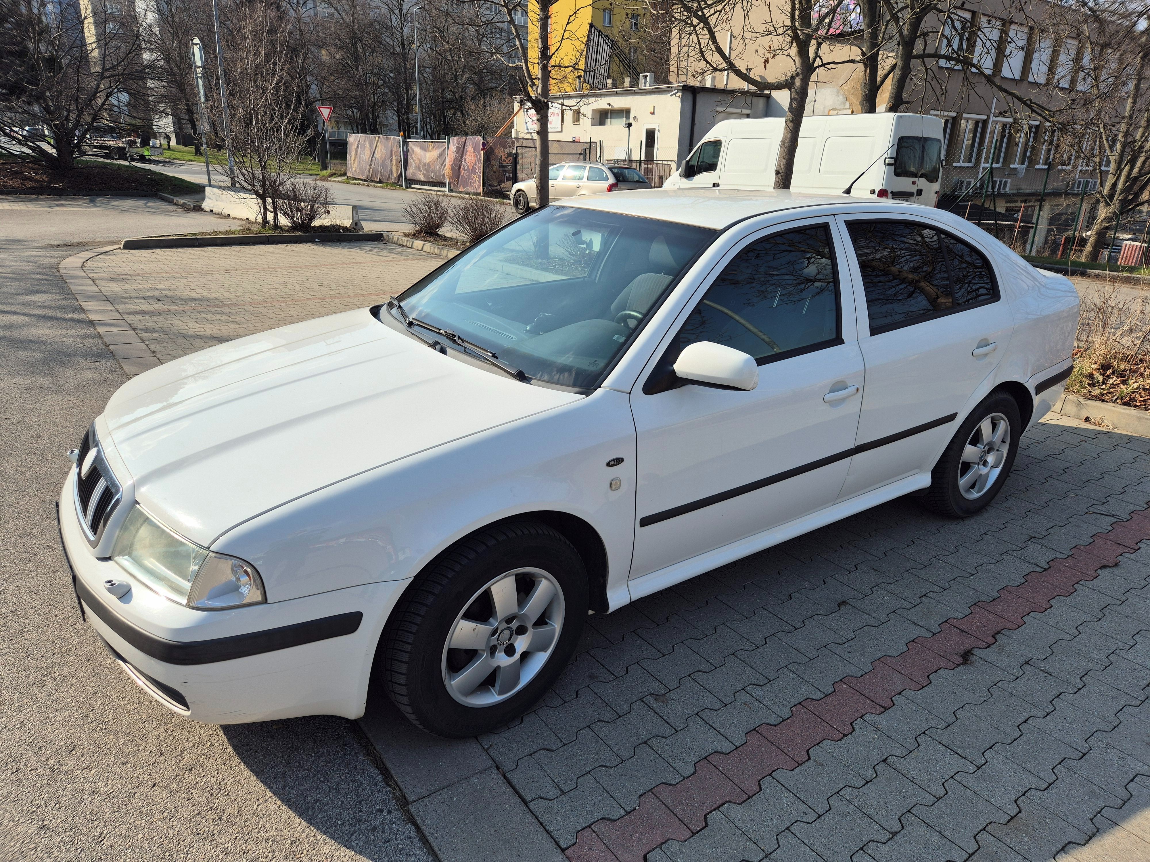 Škoda Octavia, 1,6 i - fotka 3
