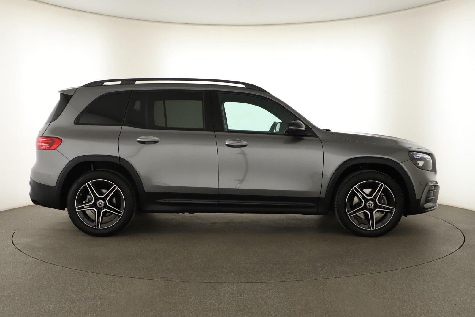 Mercedes-Benz GLB, GLB 200 d 4MATIC, AMG Line - fotka 6