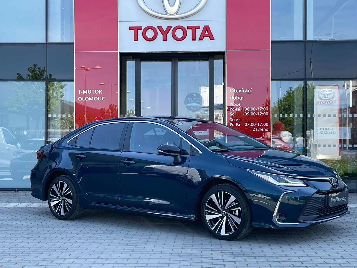 Toyota Corolla, 1.8 Hybrid Style - fotka 4