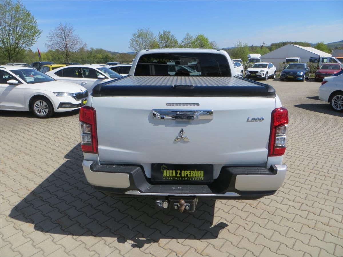 Mitsubishi L200, 2,3 DI-D INTENSE 4WD AUT - fotka 6
