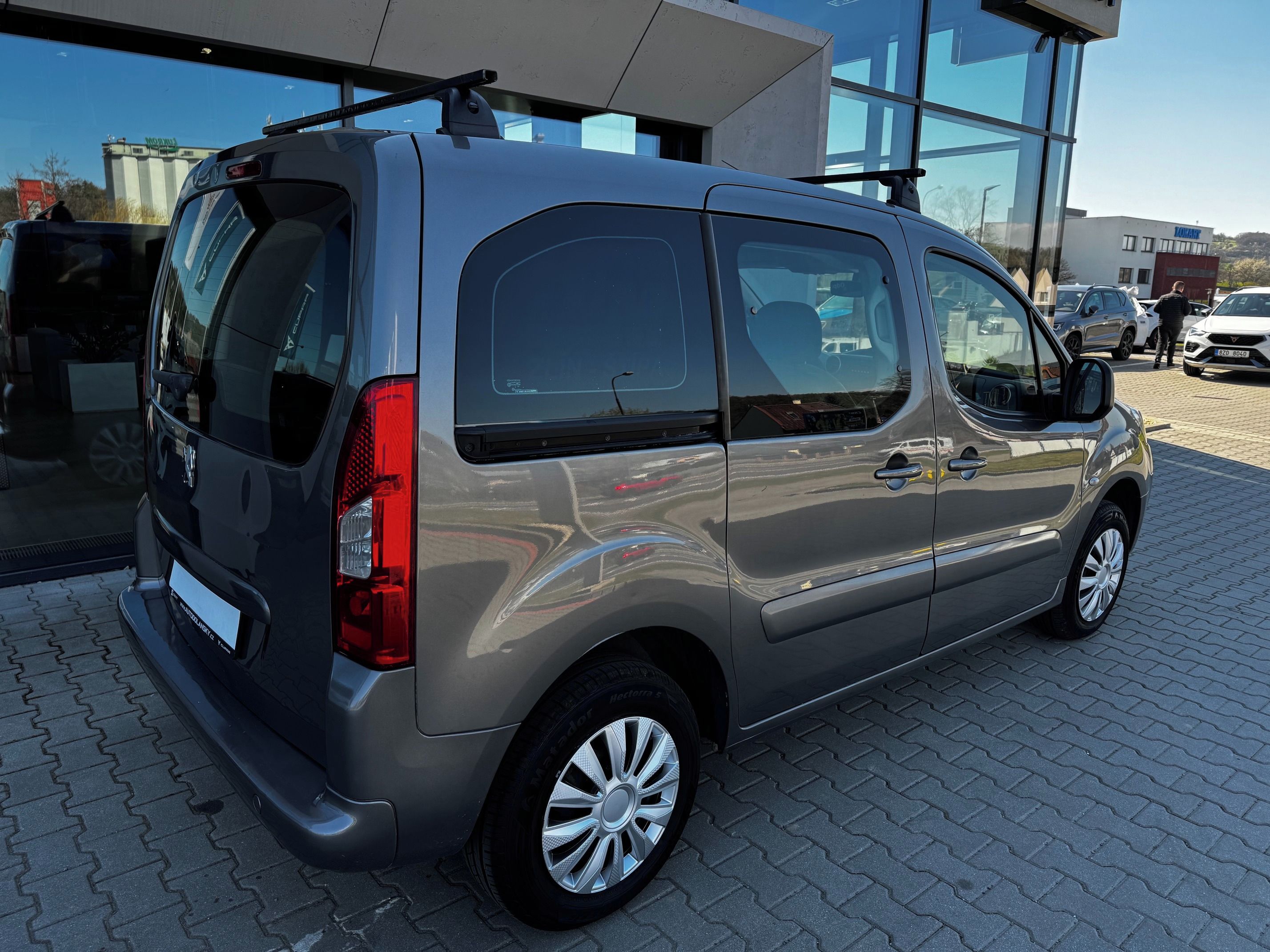 Peugeot Partner Tepee, Benzin 1.6i 66kW, Klima - fotka 6