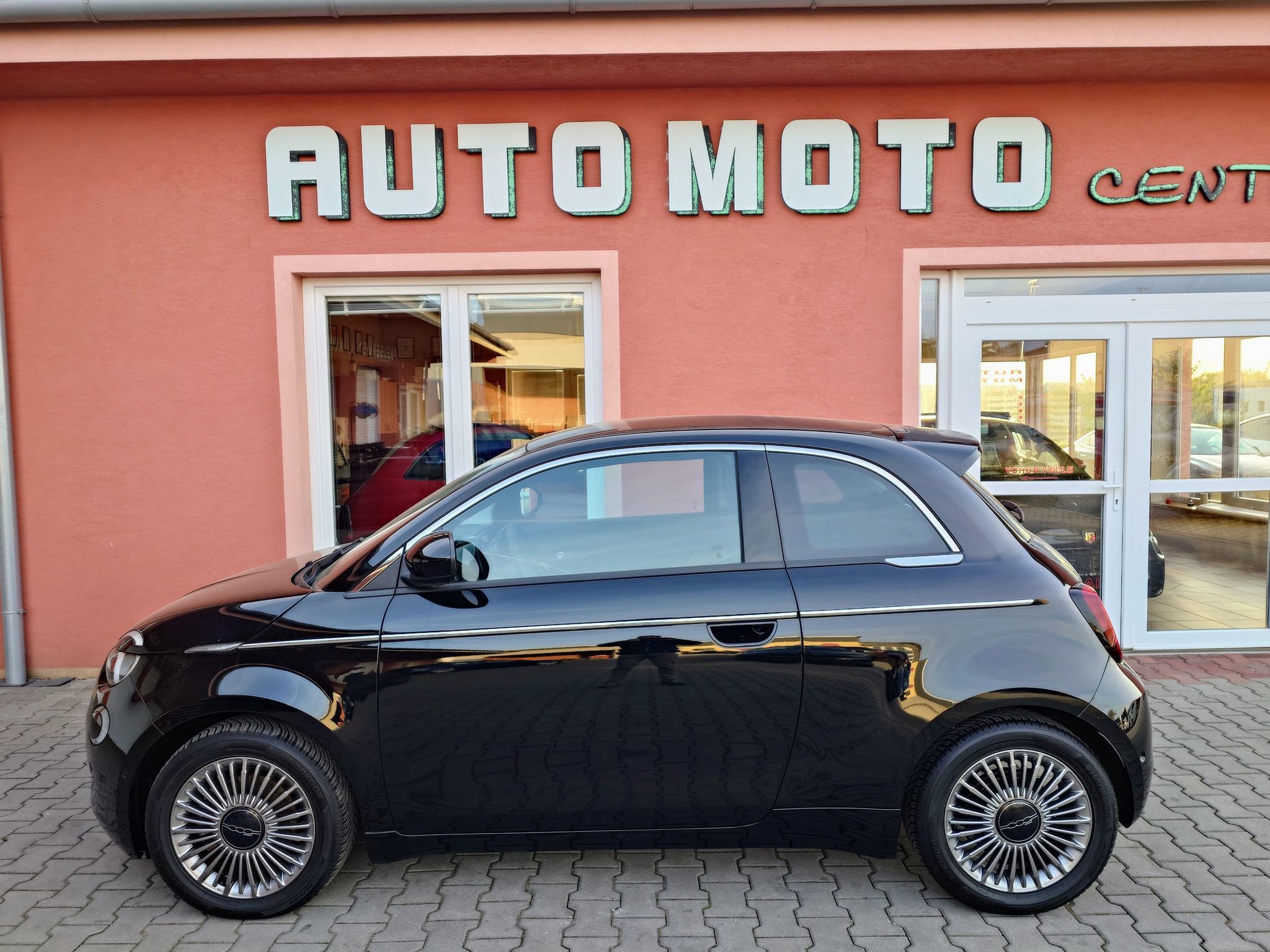Fiat 500, 42 kWh 87kW - fotka 2