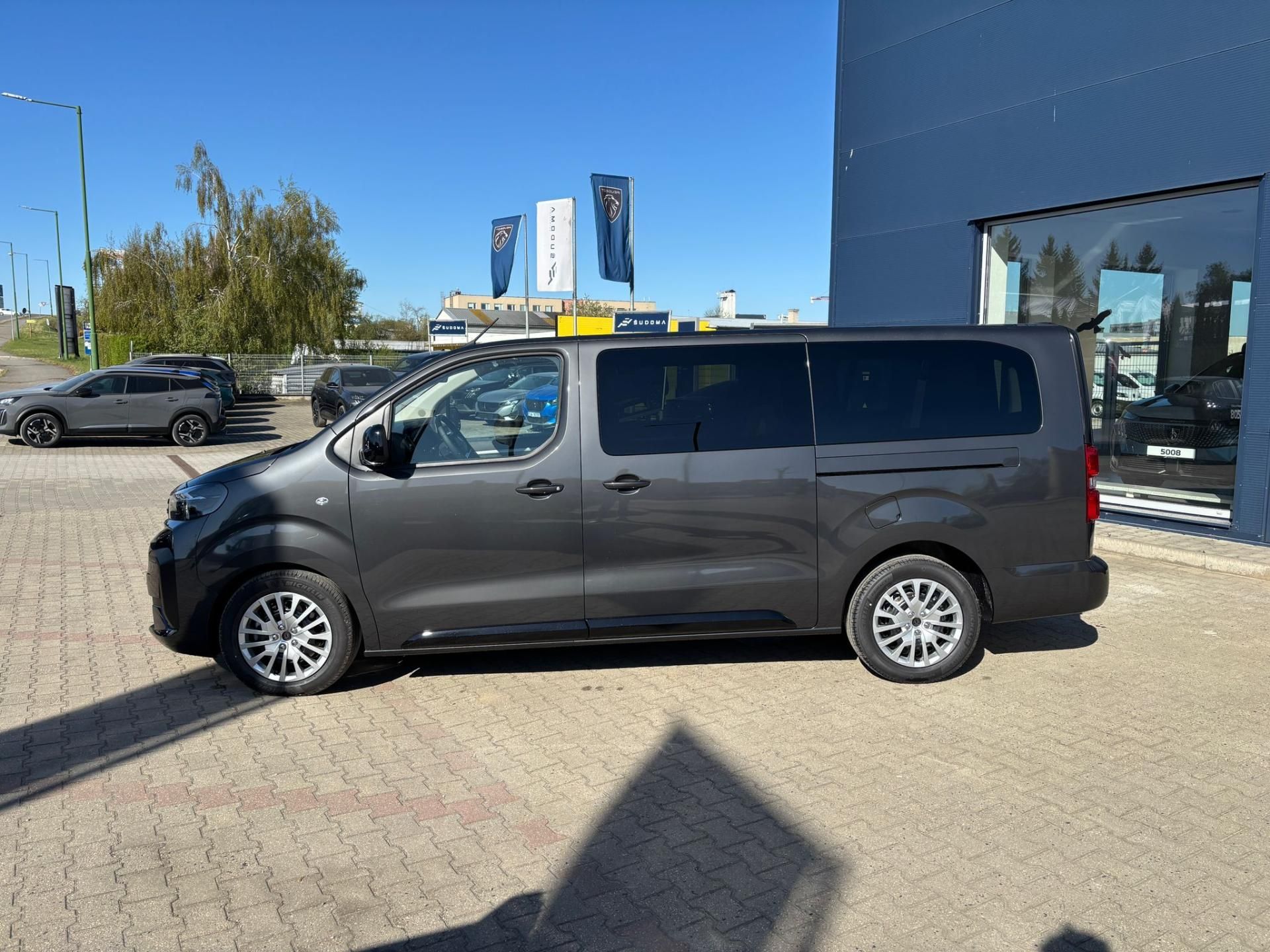 Peugeot Traveller, Active L3 2.2 BlueHDi 180 EAT8 - fotka 4