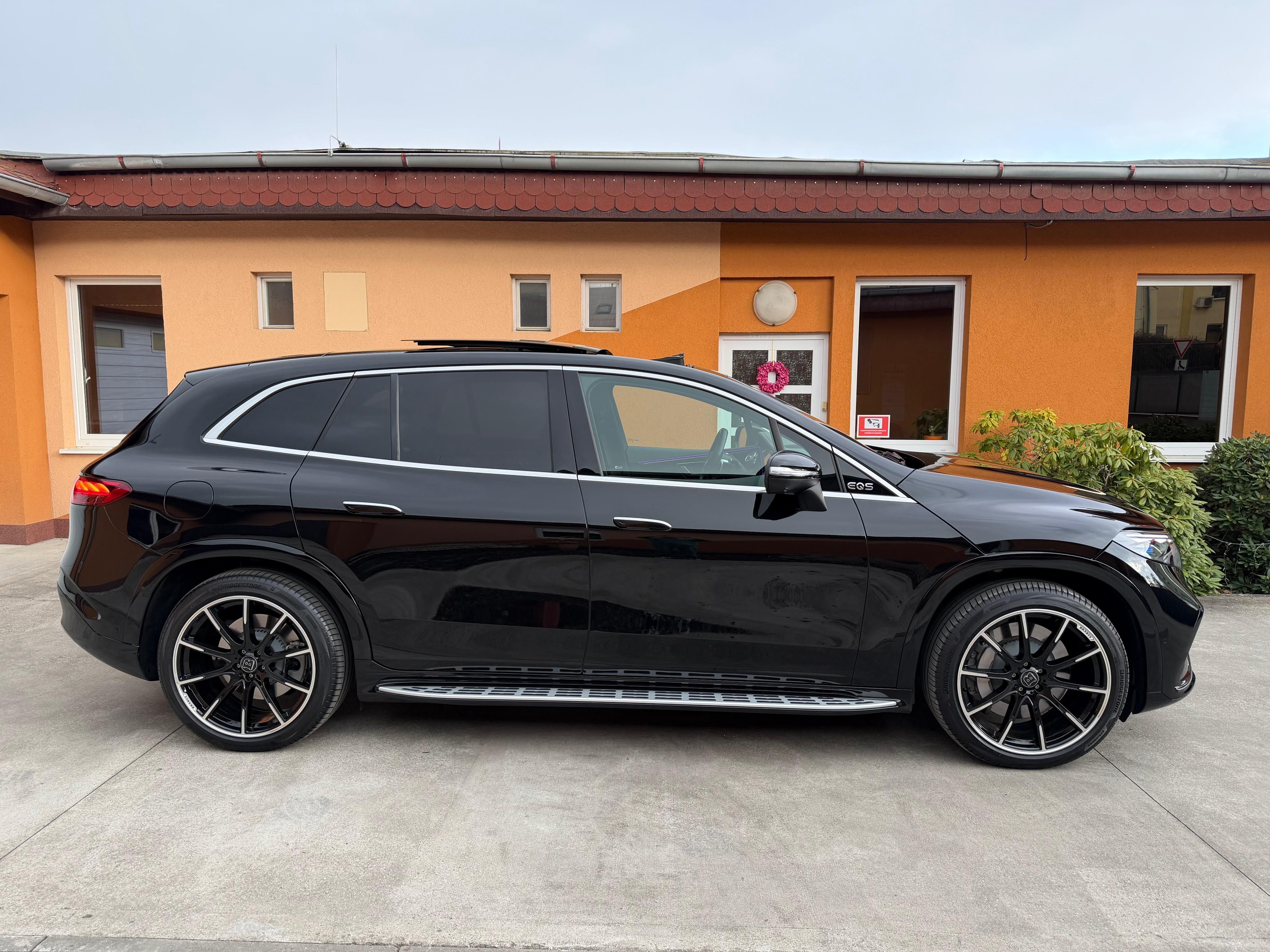 Mercedes-Benz EQS, SUV 450 4M 7míst ZárukaDo2031 - fotka 2