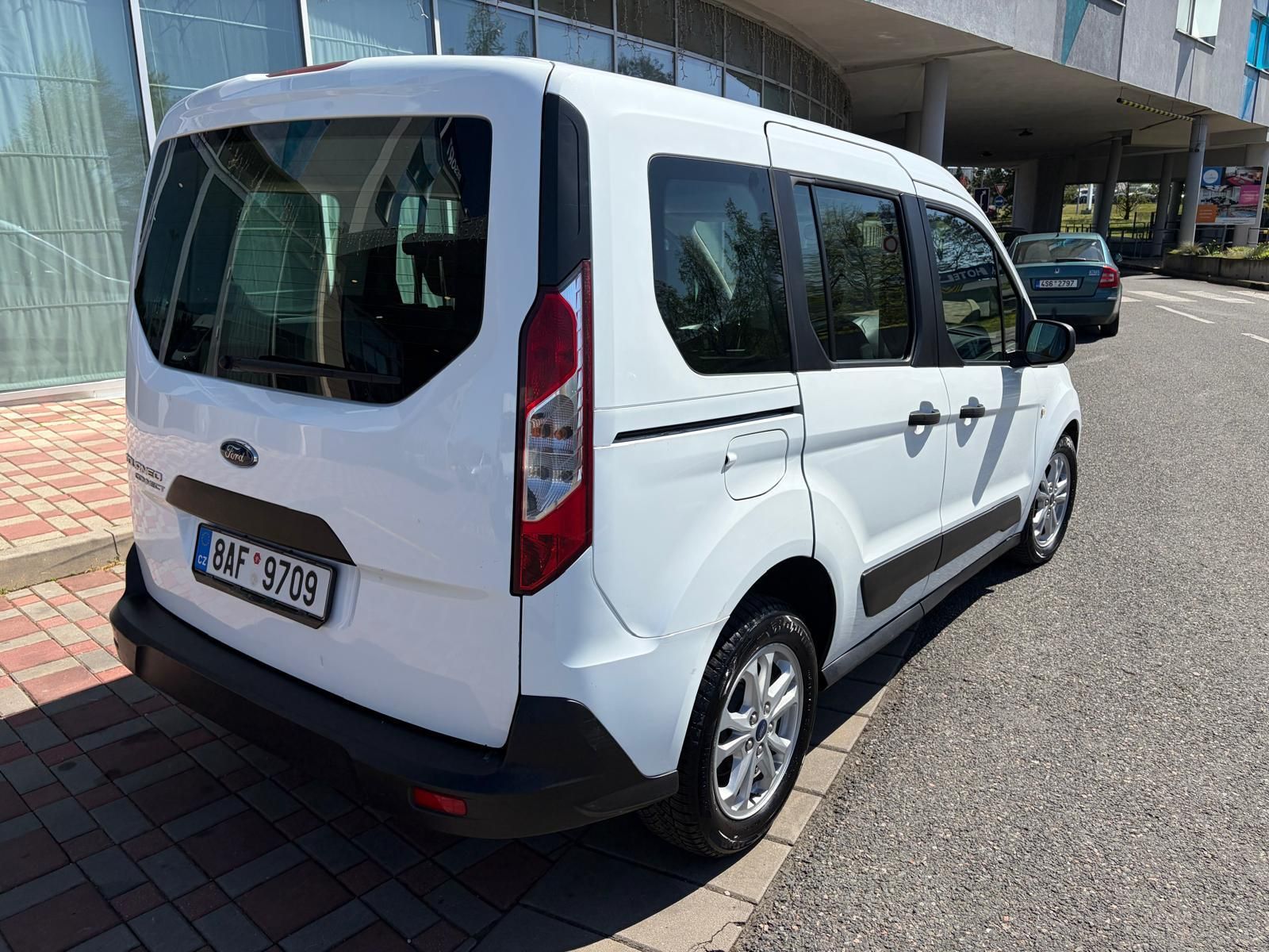 Ford Tourneo Connect, 1.5TDCi 74kW*PO SERVISU*ČR* - fotka 4