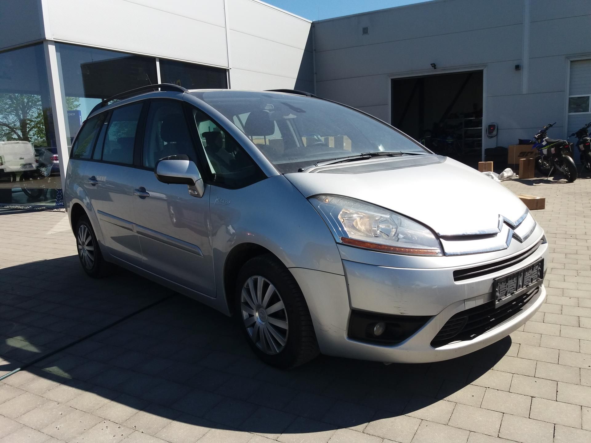 Citroën Grand C4 Picasso, 1.6 16V,7.MÍST,SERV.KNÍŽKA!! - fotka 3