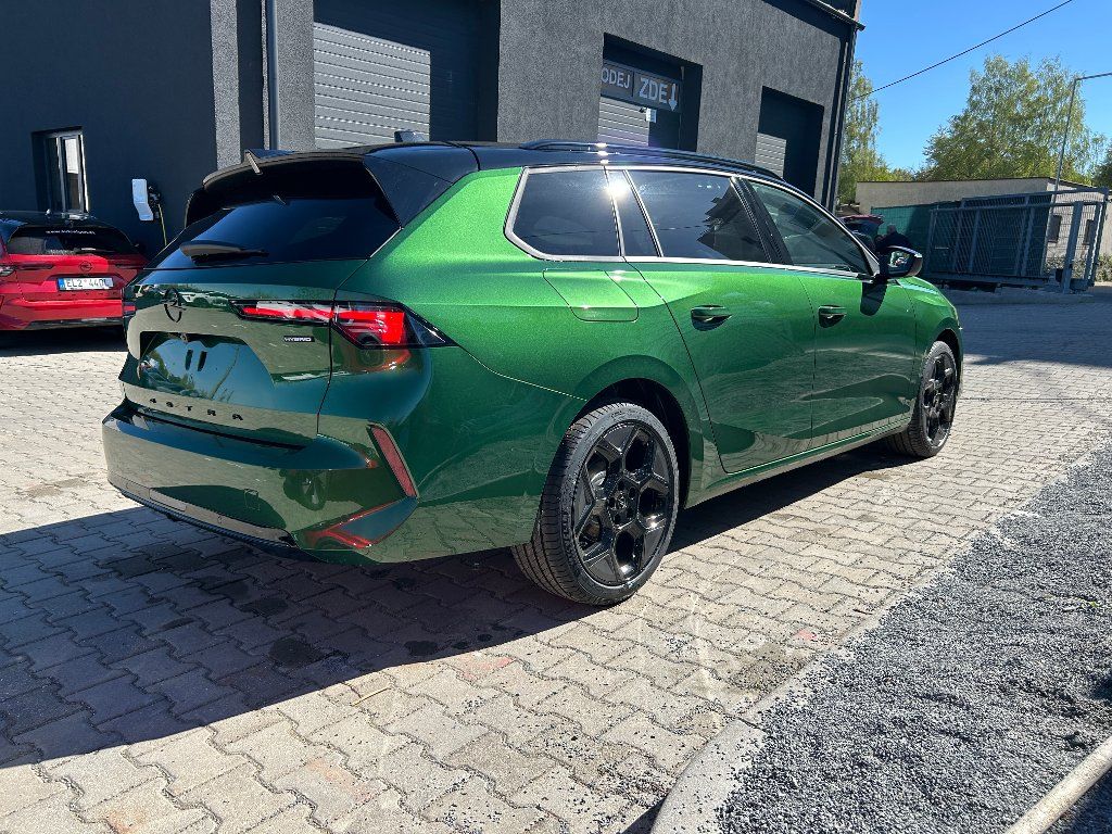 Opel Astra, ST Ultimate 1,2 Turbo 107kW AT - fotka 4