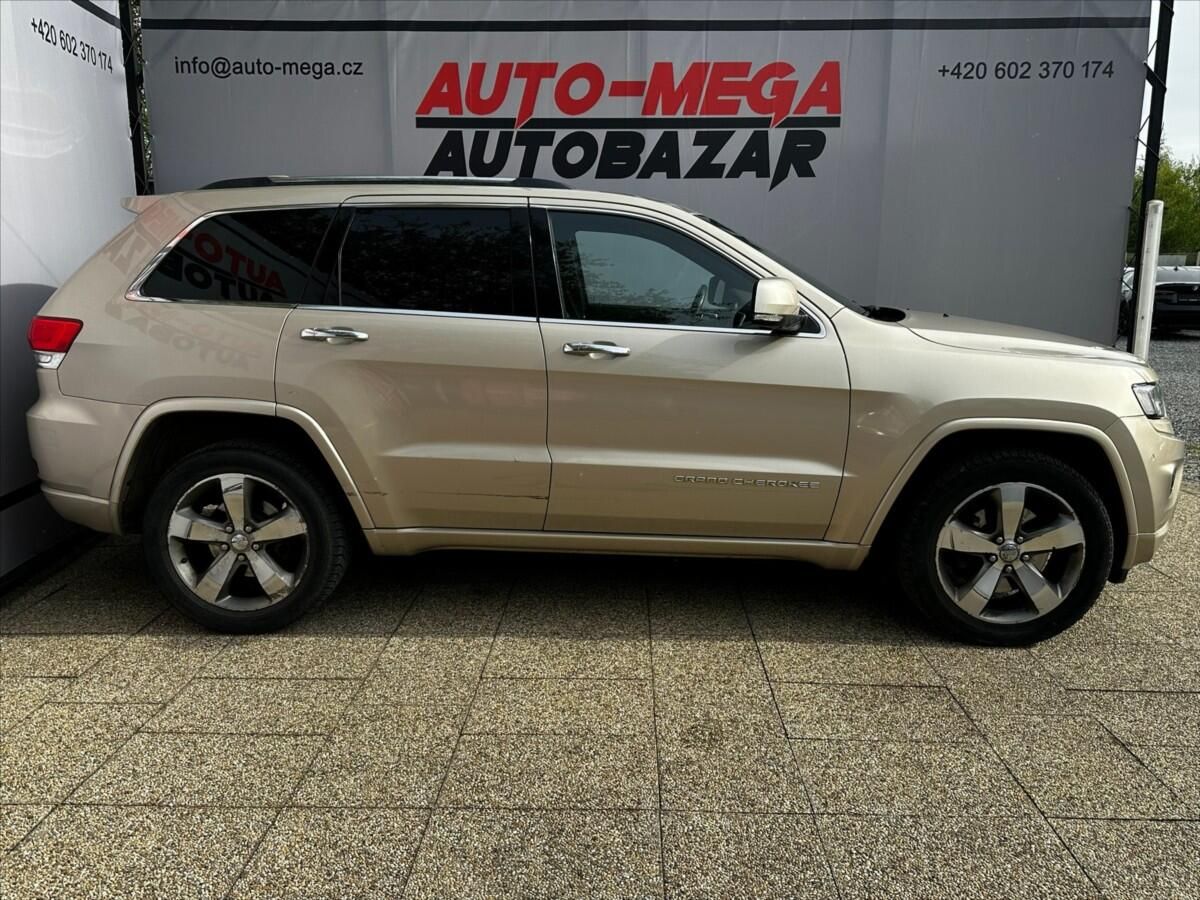 Jeep Grand Cherokee, 3,0 184kW Overland 4x4 - fotka 4
