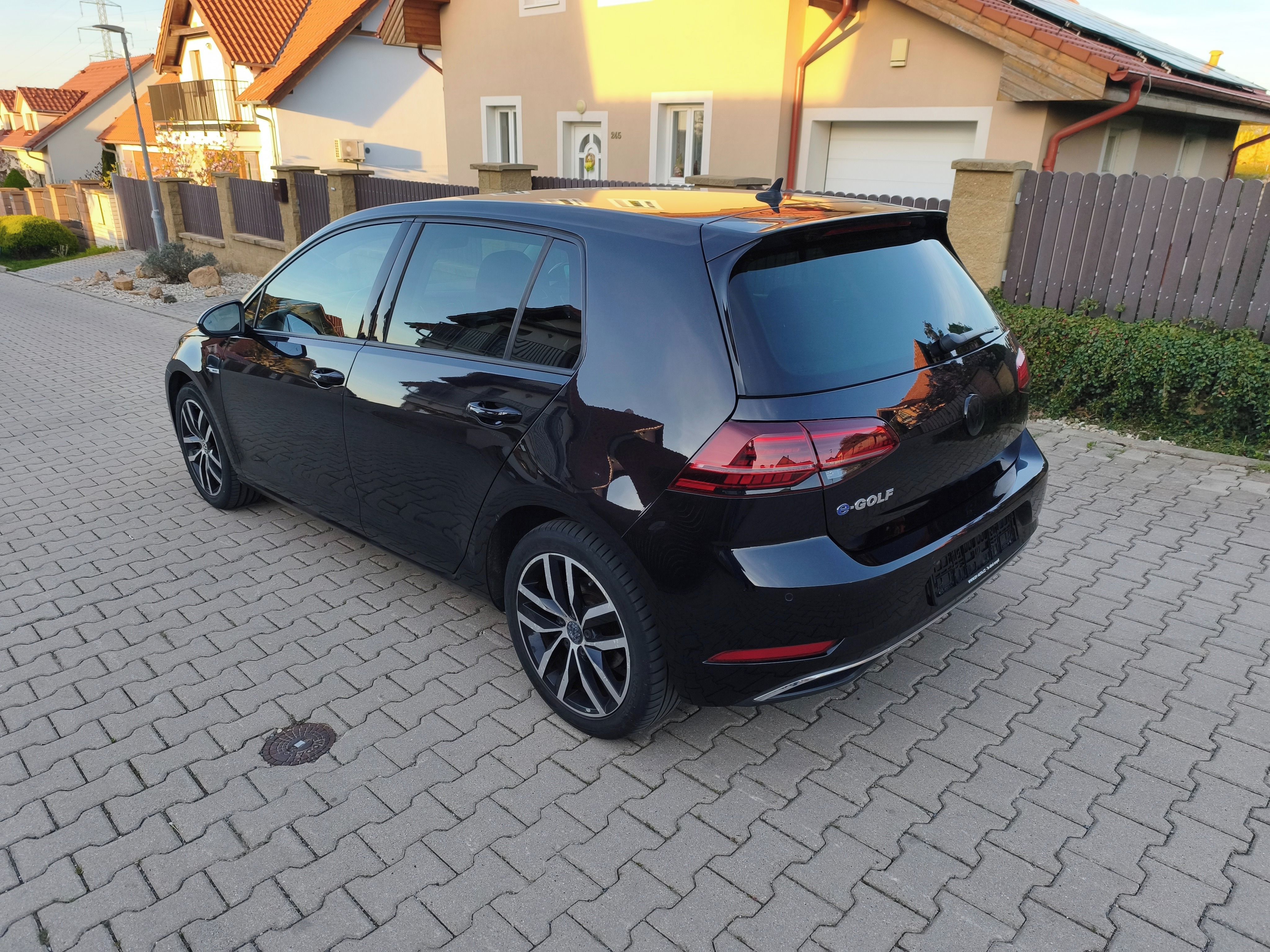 Volkswagen e-Golf, TČ*ACC*Kůže*Výhřev*kamera*keyl - fotka 3