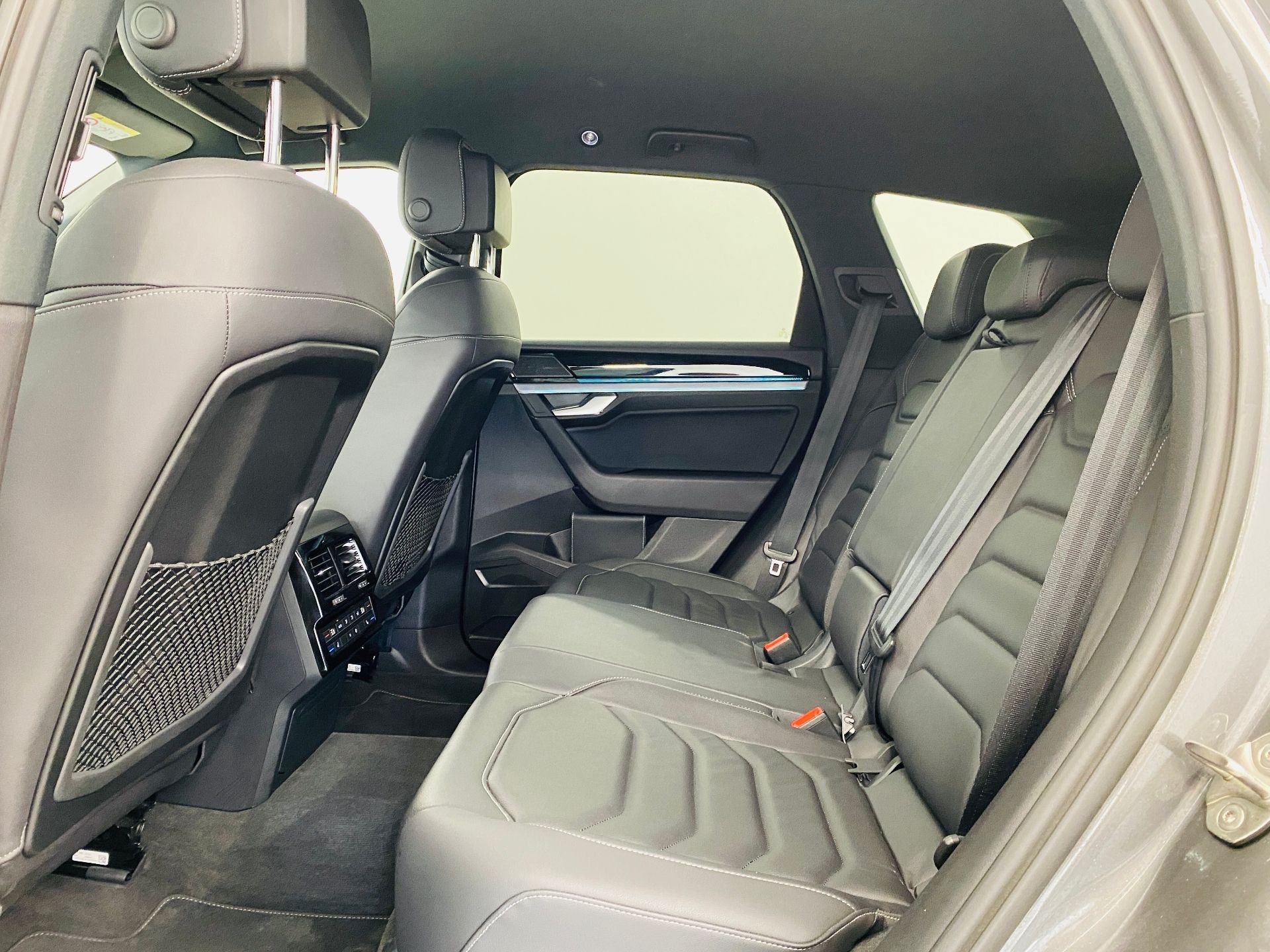 Volkswagen Touareg, 3.0 TDI 210kW R-line 4Motion - fotka 6
