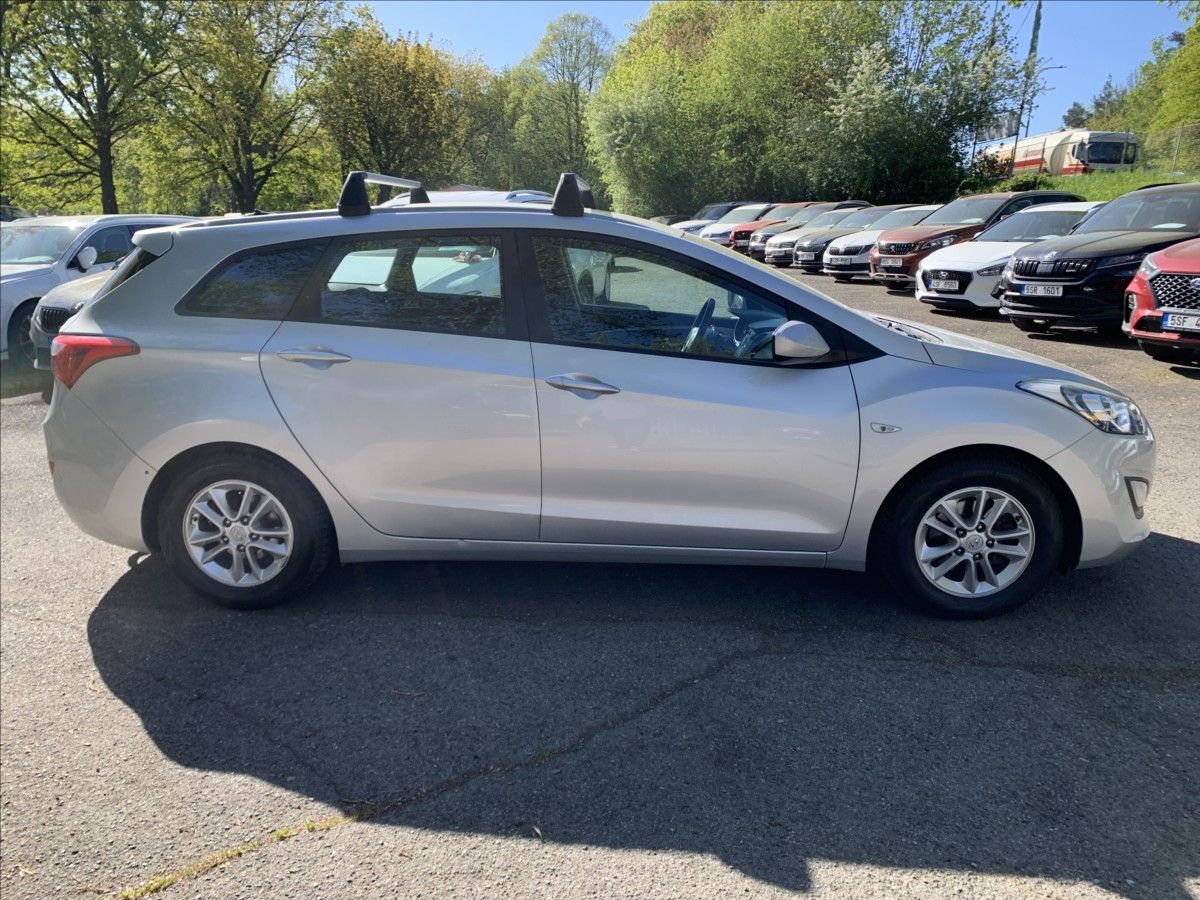 Hyundai i30, 1,6 CRDi ČR,SERVISKA - fotka 4