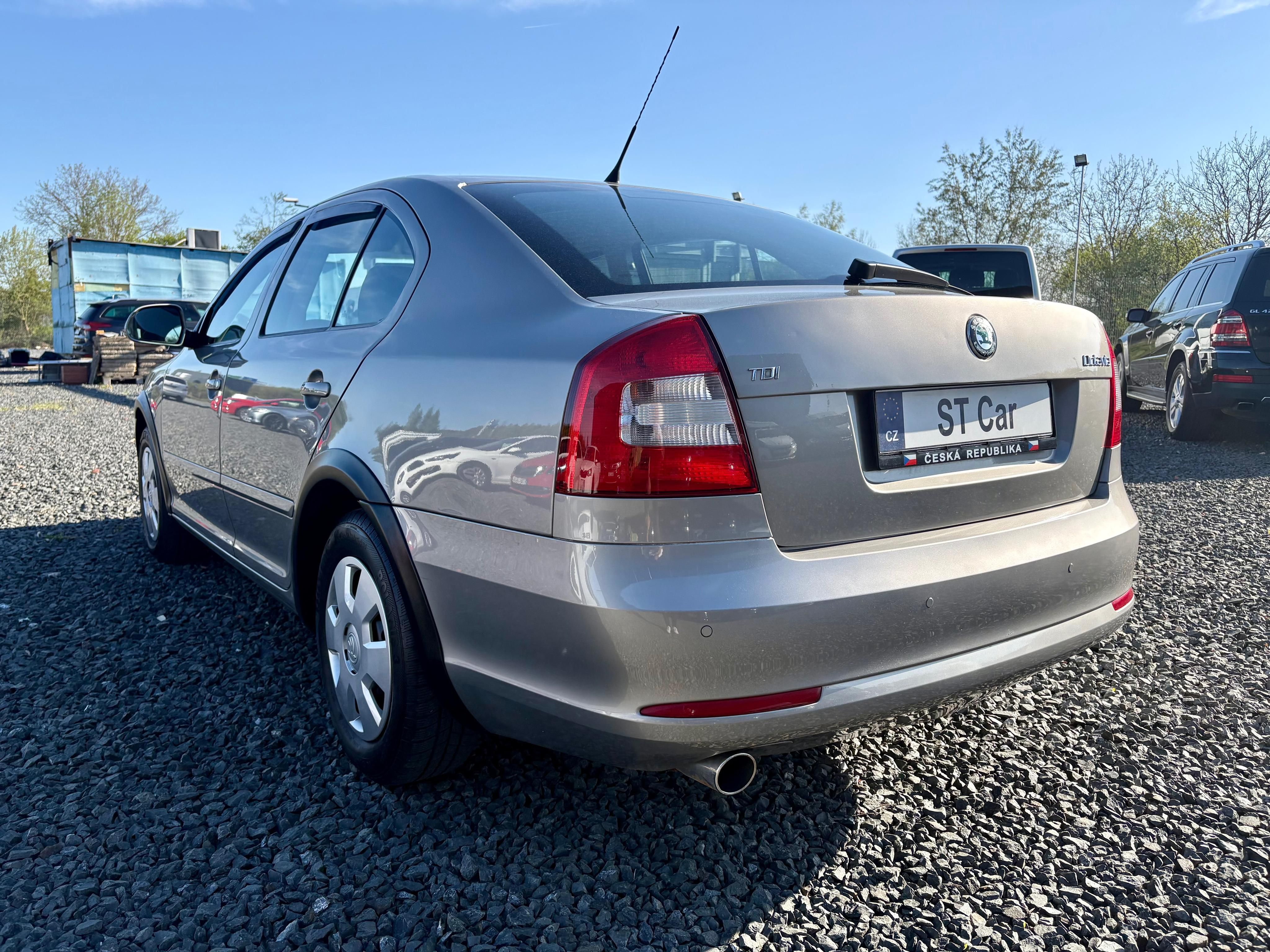 Škoda Octavia, 1.6TDi 77kw Elegance Původ ČR - fotka 6