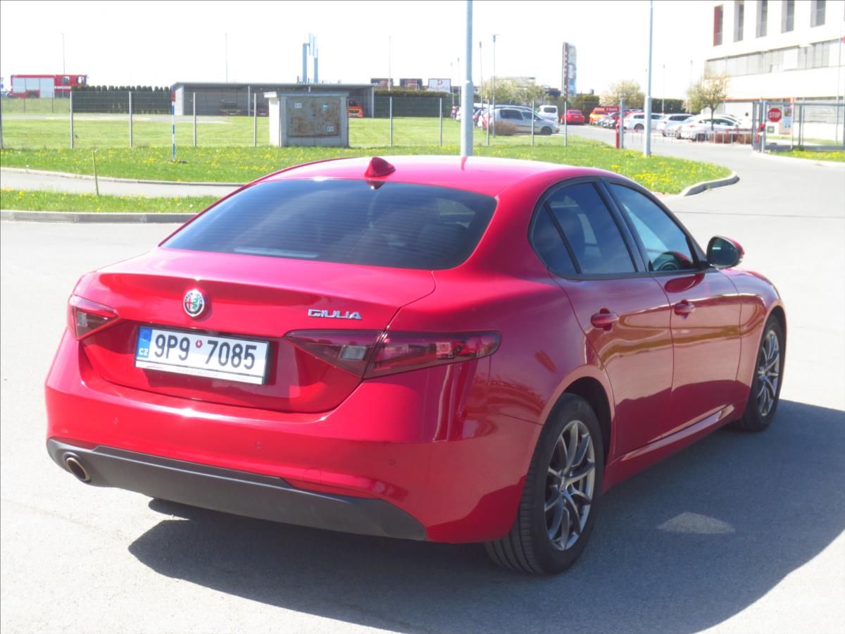 Alfa Romeo Giulia, 2,2   JTDm MT, plná historie - fotka 3