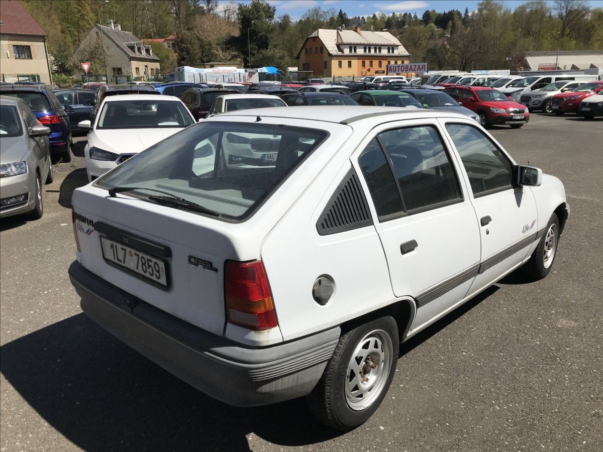 Opel Kadett, 1,3 i 5dv. - fotka 5