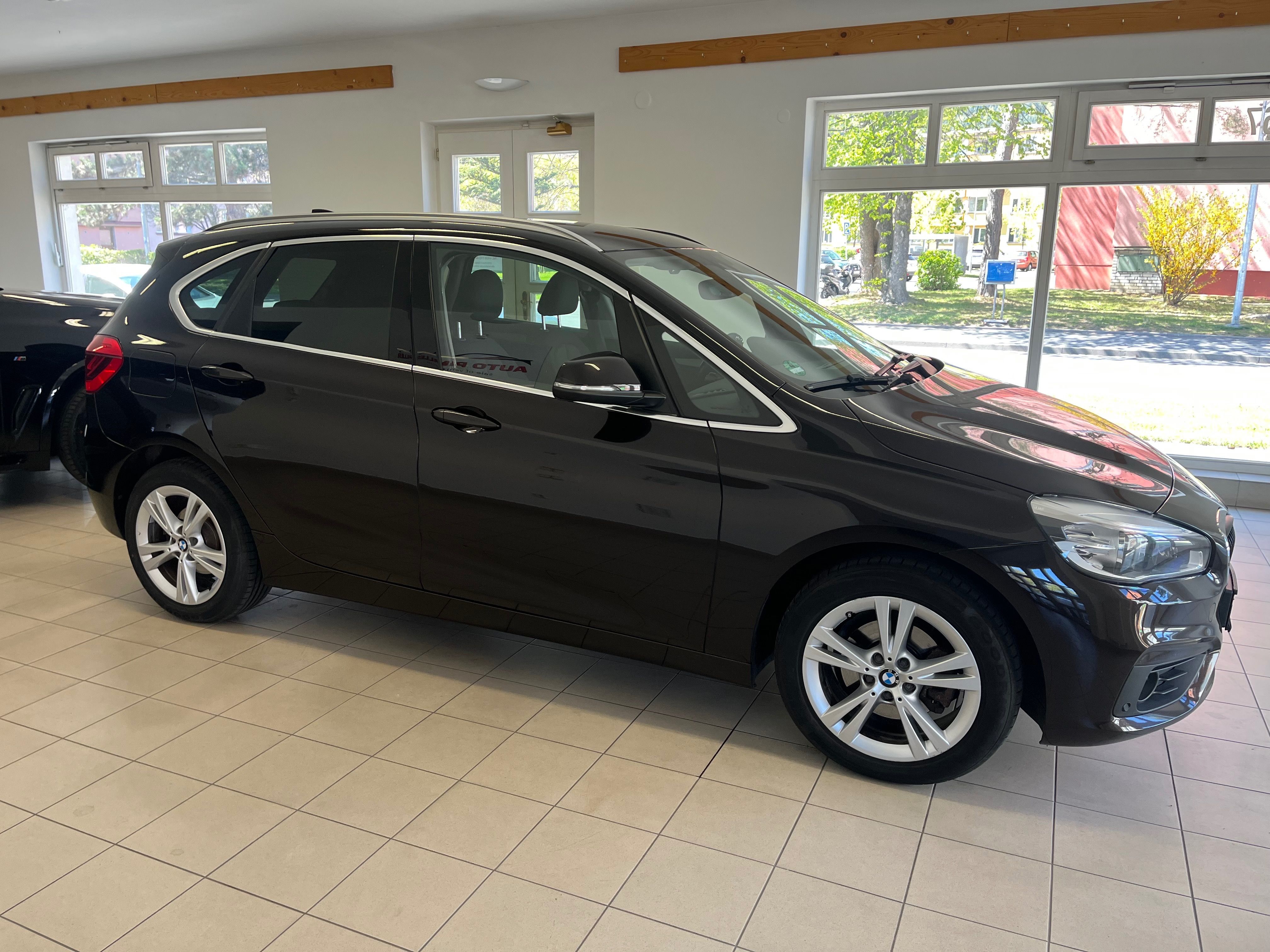 BMW Řada 2, 218d Active Tourer  LED - fotka 4