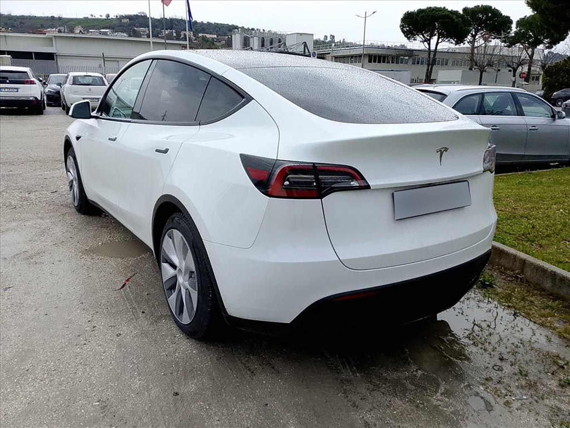 Tesla Model Y, LFP baterie - fotka 3