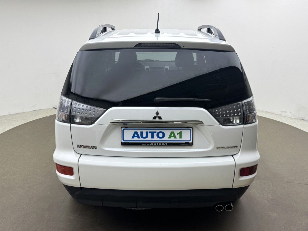 Mitsubishi Outlander, 2,2 4WD AUTOMAT VÝHŘEV KAMERA - fotka 5