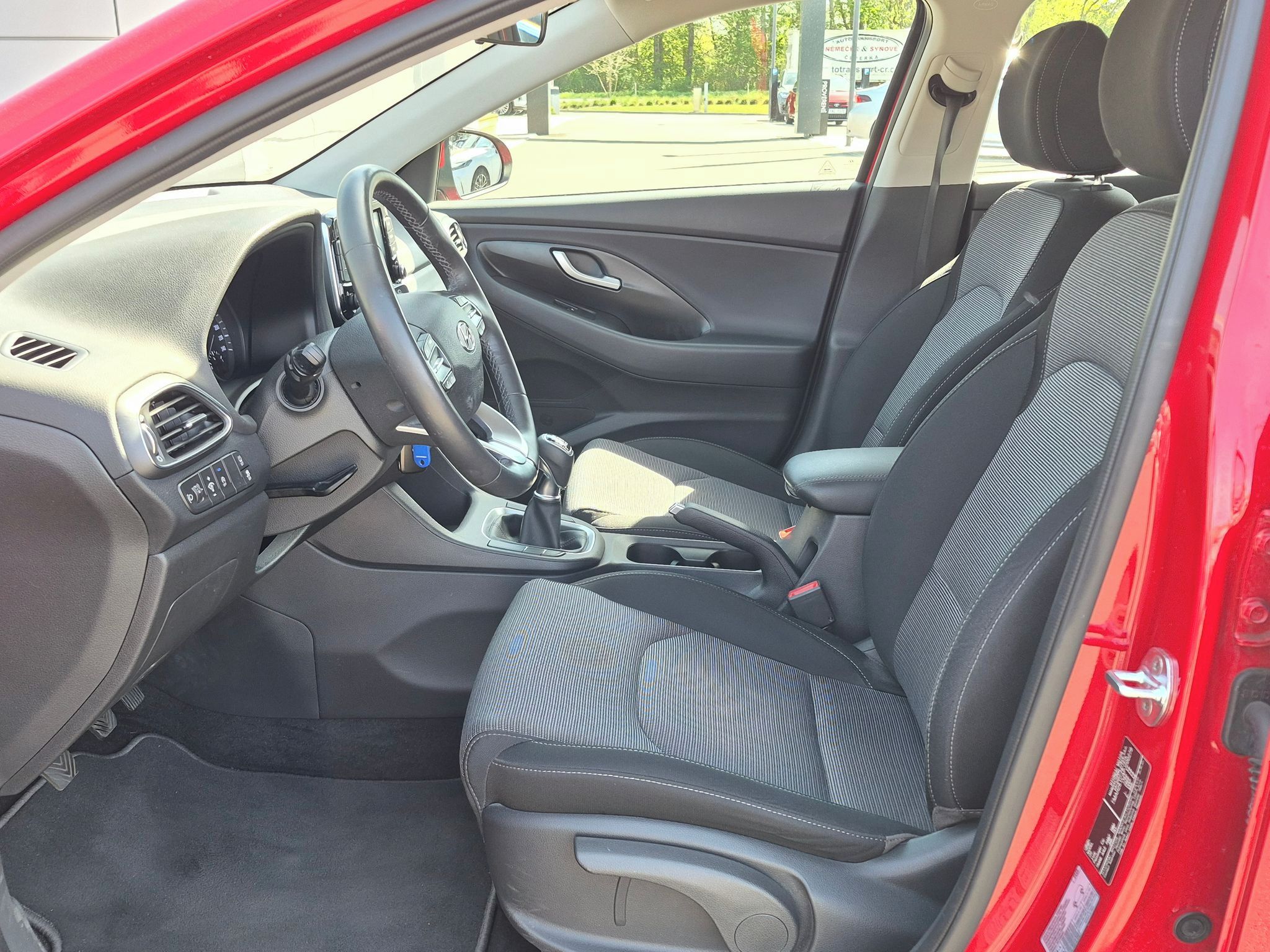 Hyundai i30, Comfort 1,5 CVVT - fotka 5
