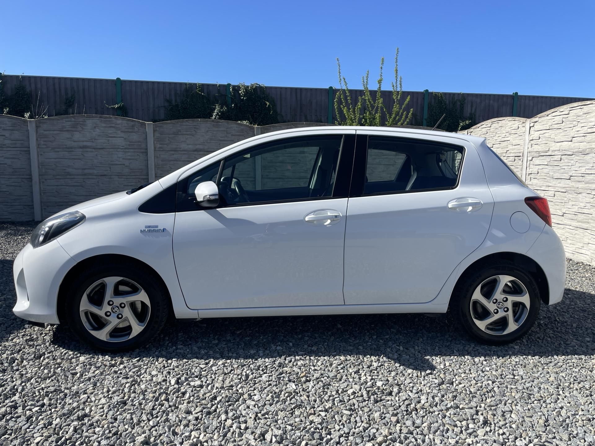 Toyota Yaris, 1.5i 16v HYBRID 142TKM TOP 1A! - fotka 5