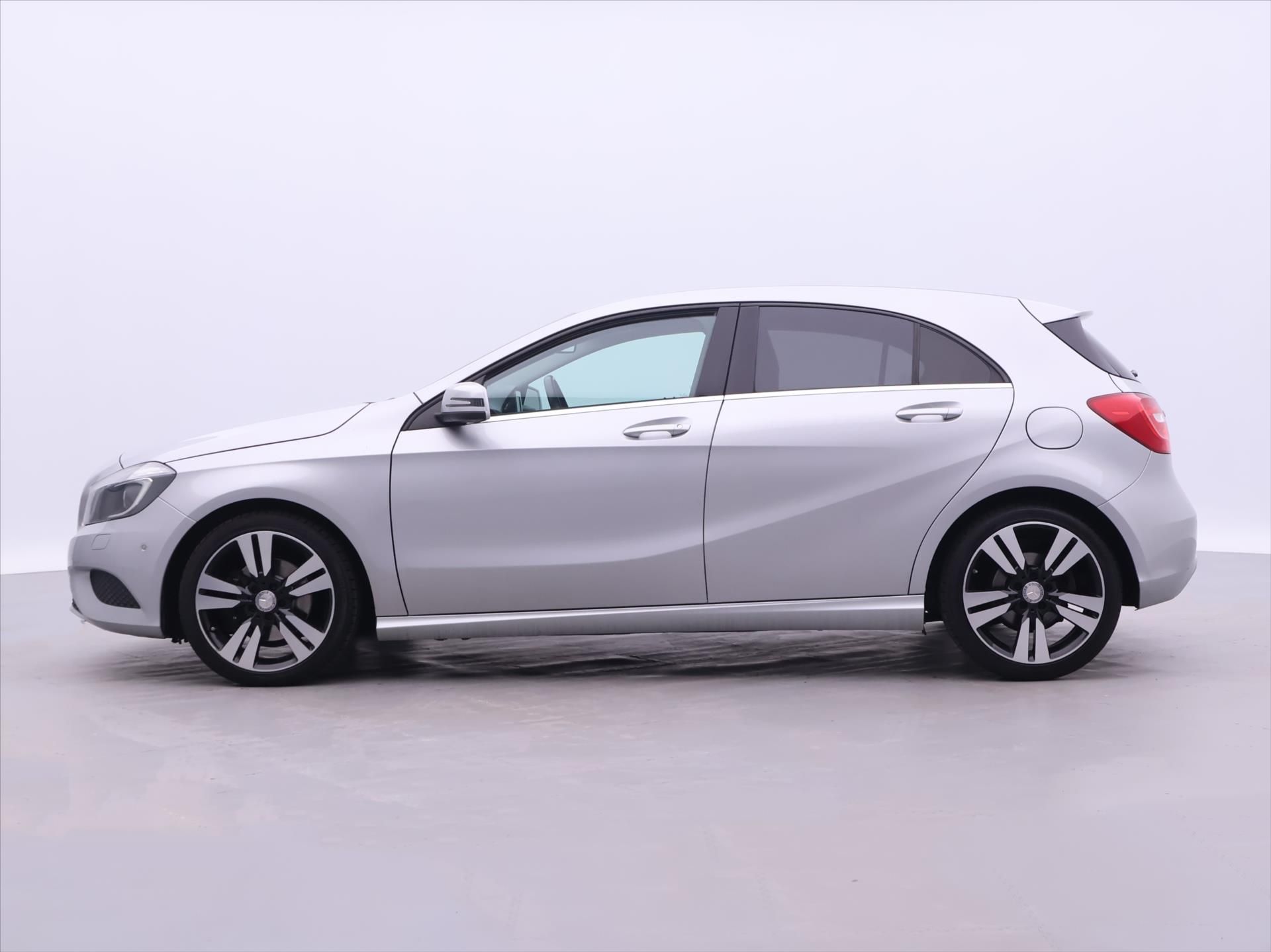 Mercedes-Benz Třídy A, 1,6 180i 90kW CZ Sport Xenon - fotka 4