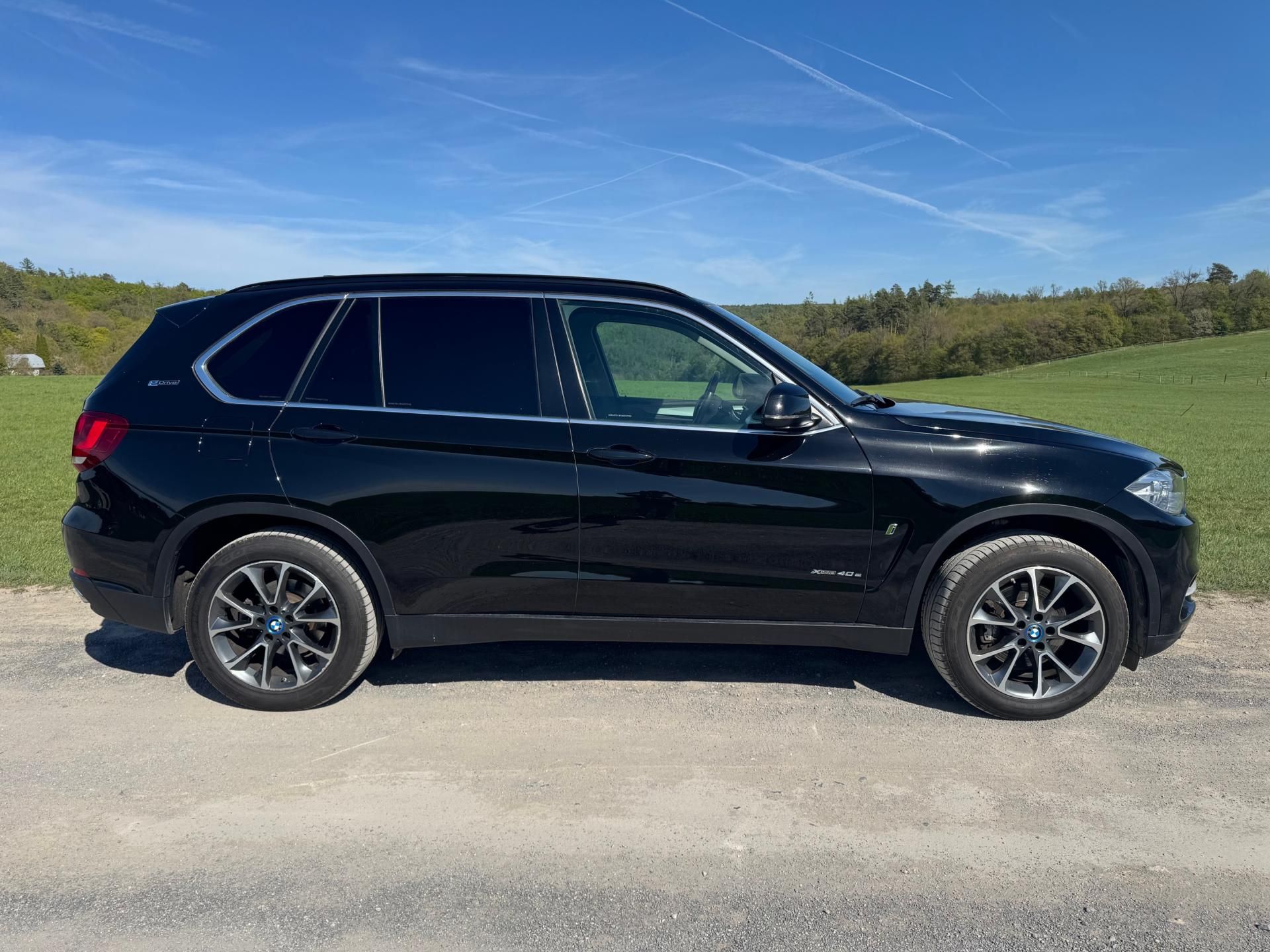 BMW X5, 2.0 X-DRIVE 40e AT/8 HYBRID ČR - fotka 6