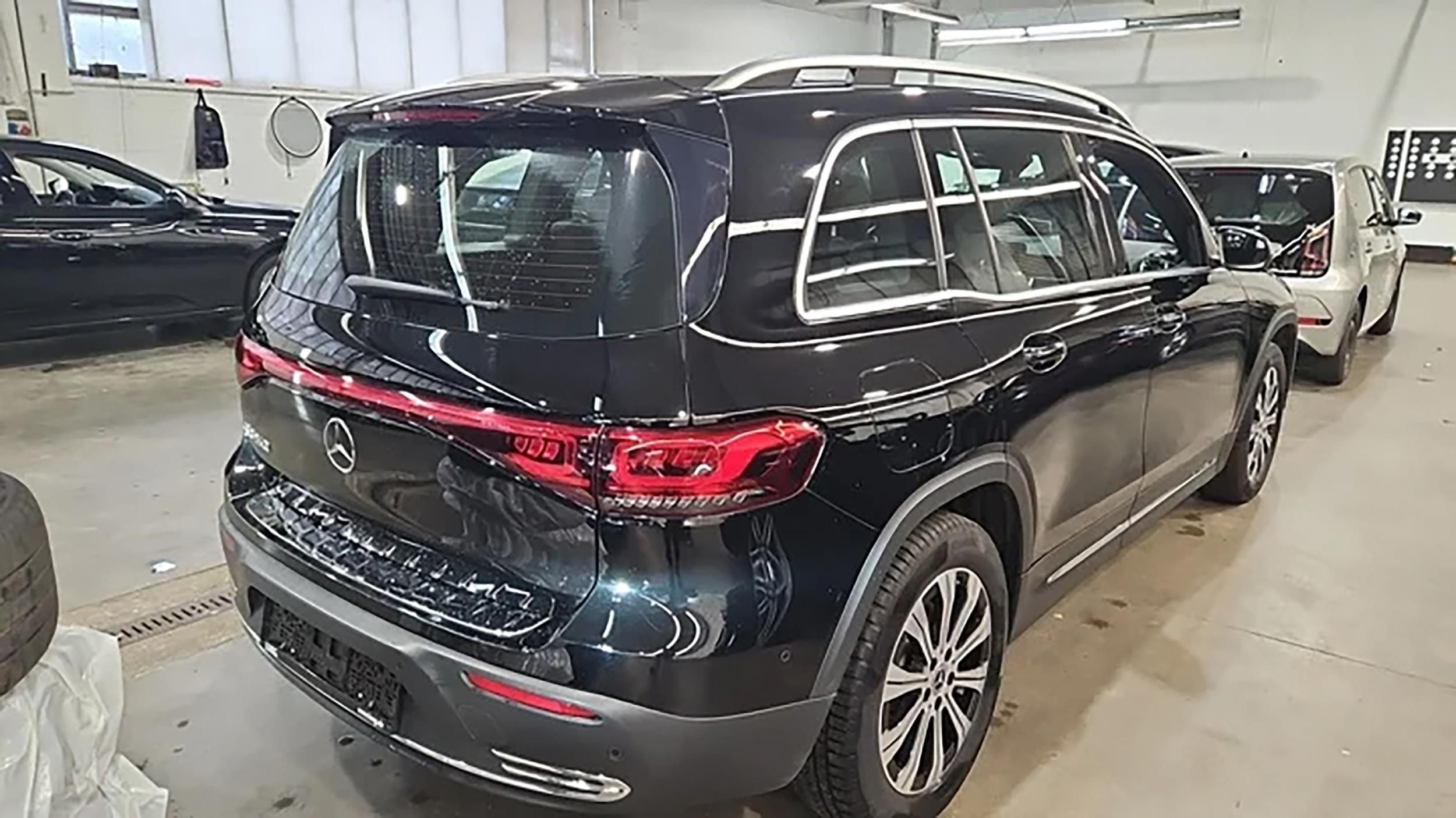 Mercedes-Benz EQB, EQB 250 67 kWh - fotka 4