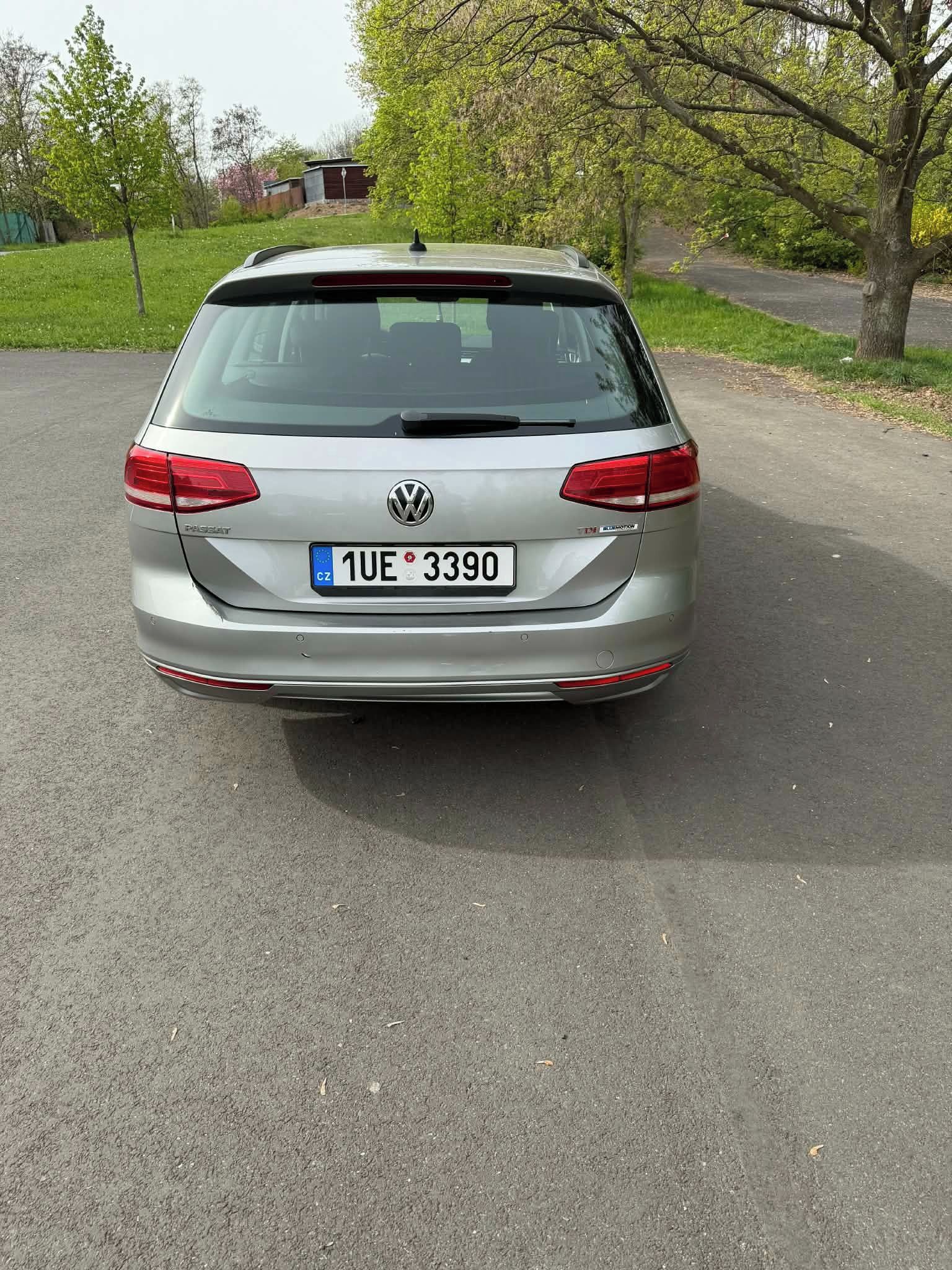 Volkswagen Passat, 1.6 TDI - servisováno - fotka 5