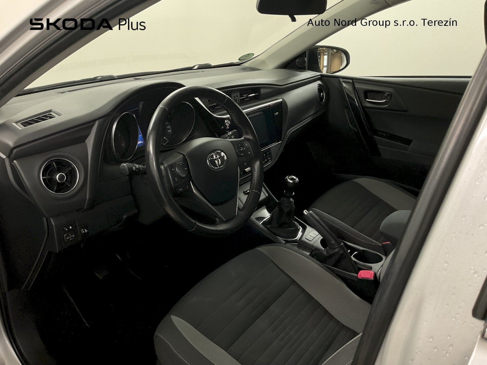 Toyota Auris, 1.6 D-4D Stop & Start Active - fotka 5