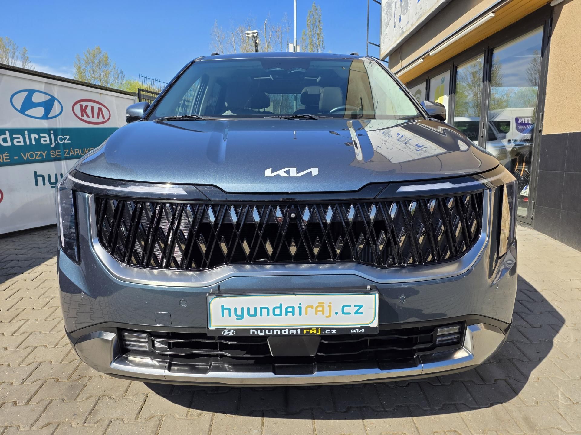 Kia Carnival, 2.2-7MÍST-NA CESTĚ